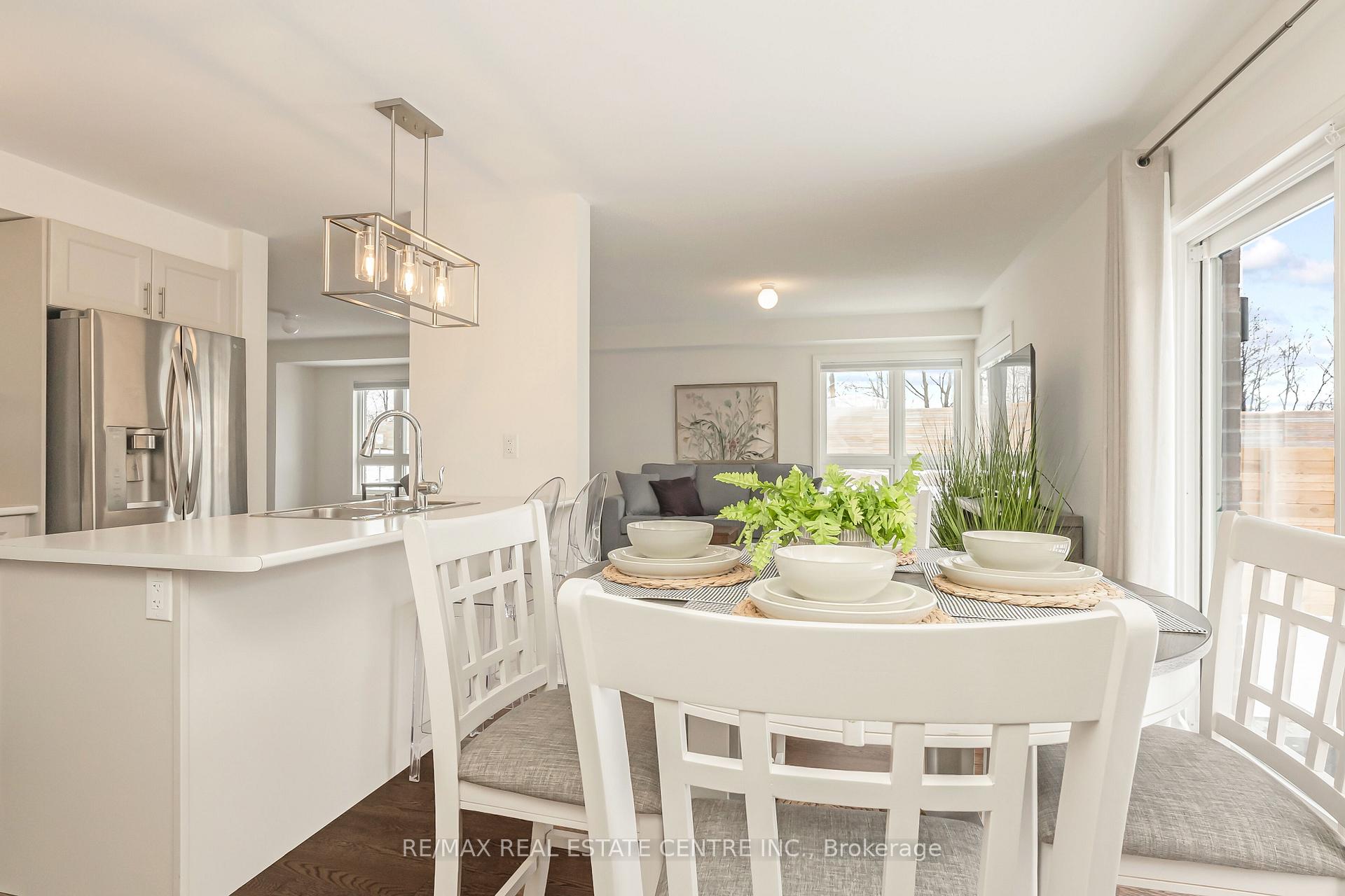 Photo 37 of 47 Caspian Square, Clarington, Bowmanville — HOMEH