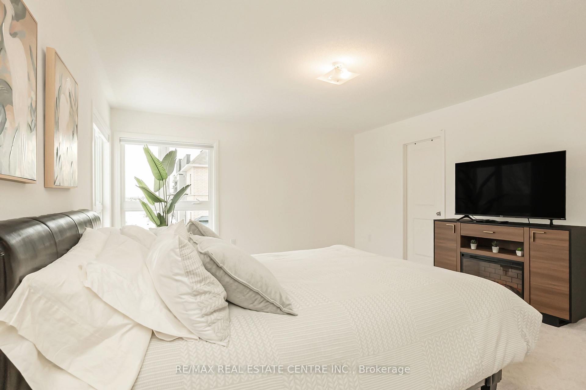 Photo 39 of 47 Caspian Square, Clarington, Bowmanville — HOMEH