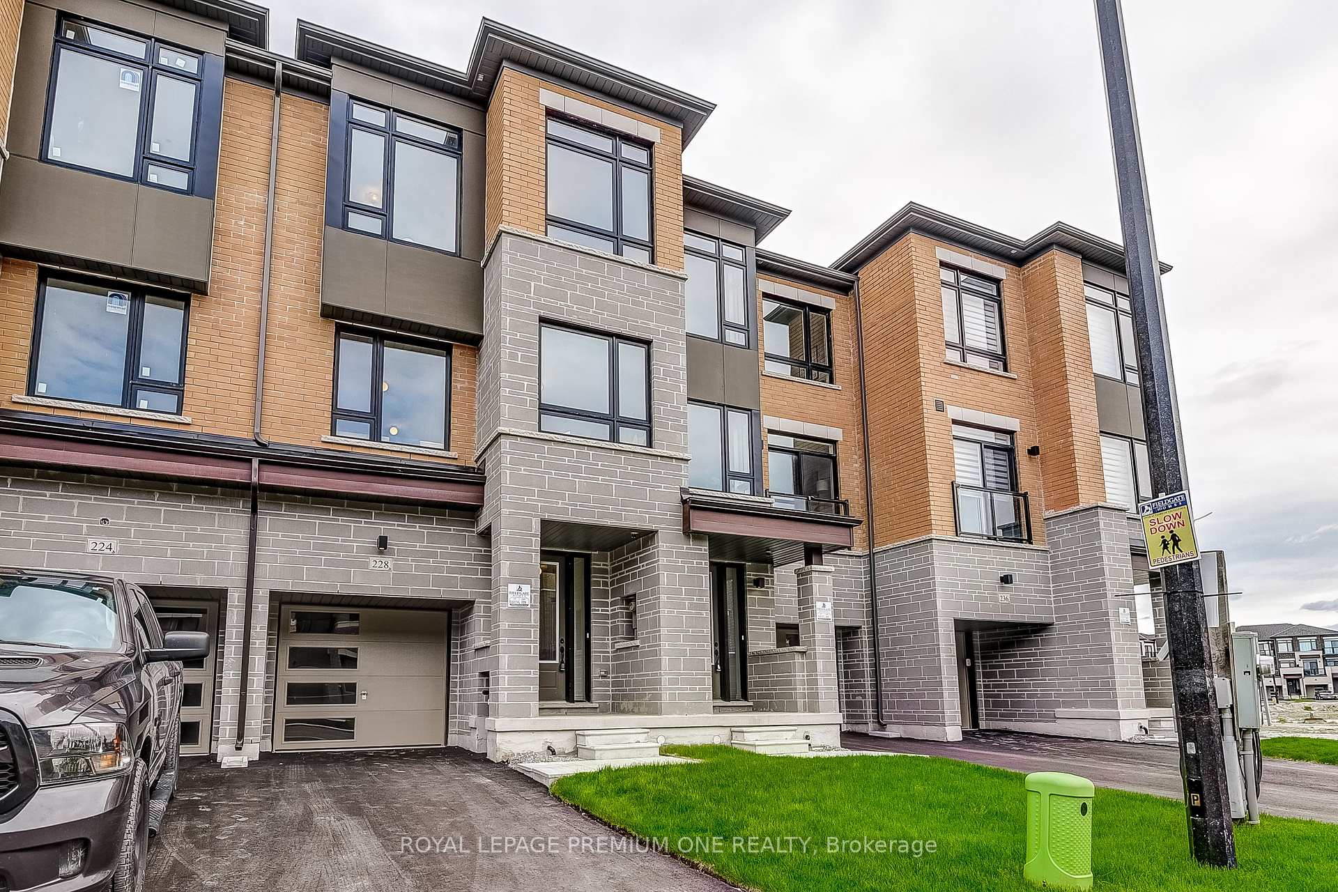 Photo 7 of 228 Tennant Circle, Vaughan, Vellore Village — HOMEH