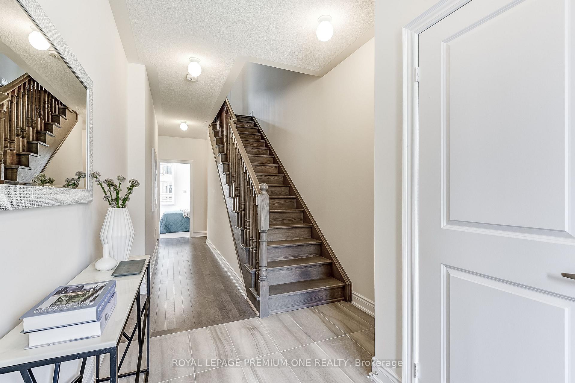 Photo 2 of 228 Tennant Circle, Vaughan, Vellore Village — HOMEH