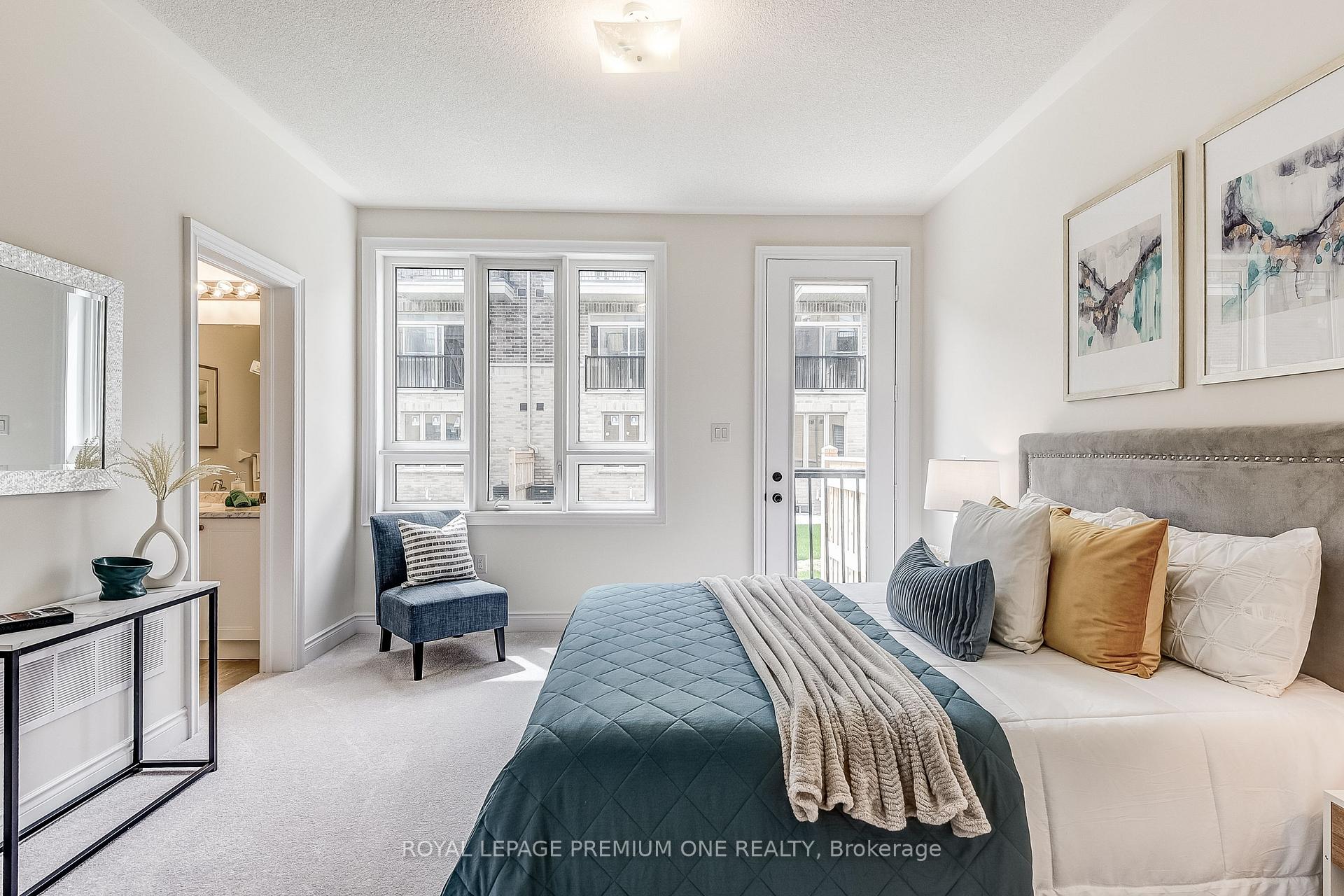 Photo 4 of 228 Tennant Circle, Vaughan, Vellore Village — HOMEH