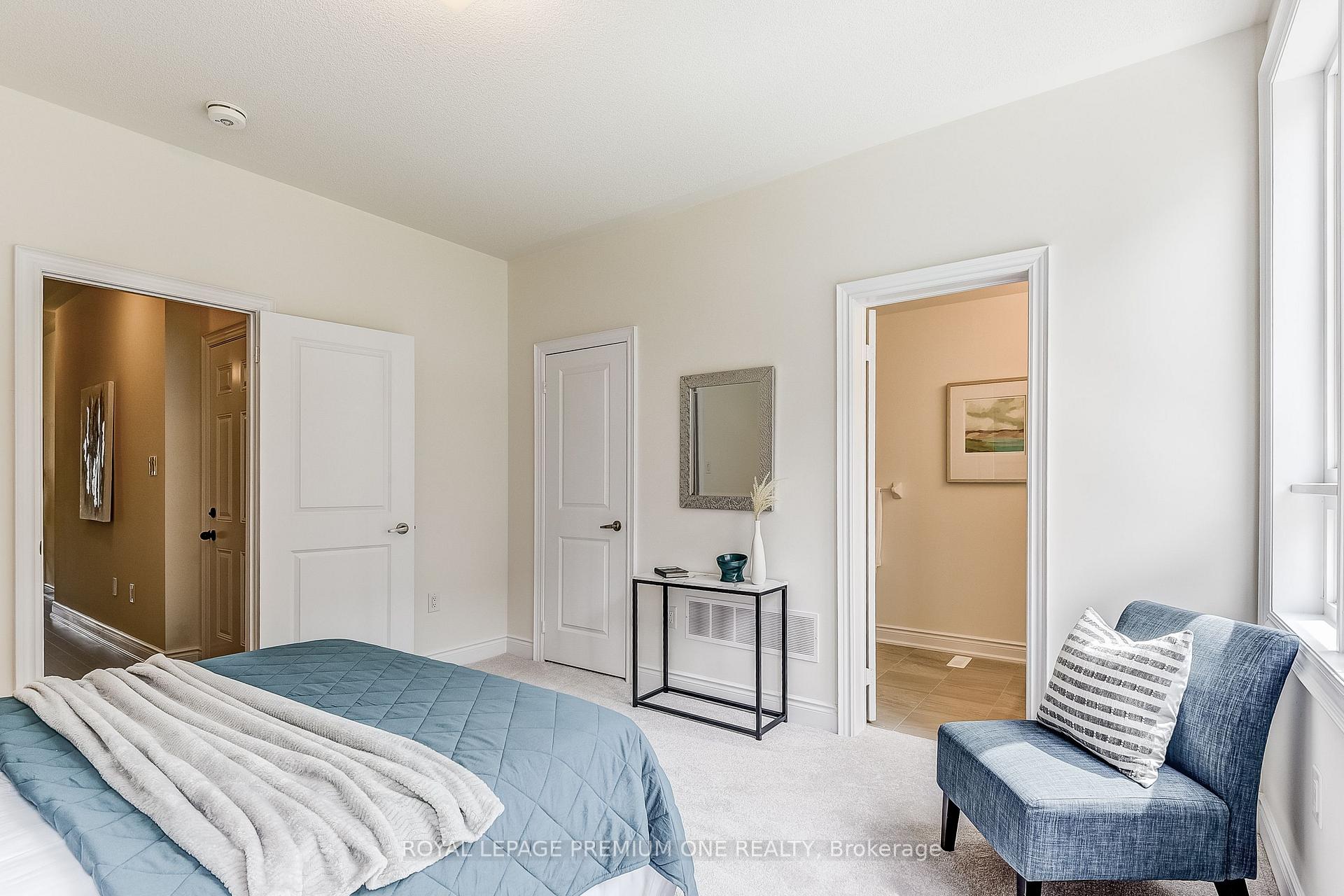 Photo 3 of 228 Tennant Circle, Vaughan, Vellore Village — HOMEH