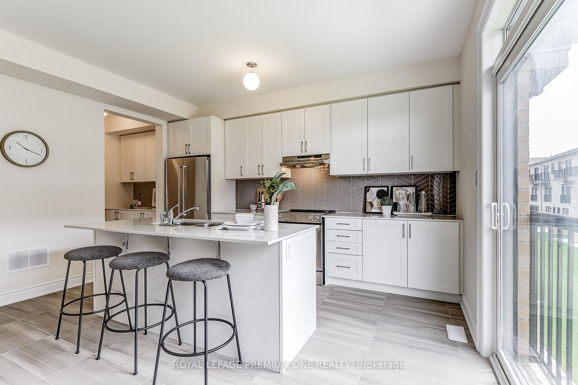 Photo 17 of 228 Tennant Circle, Vaughan, Vellore Village — HOMEH