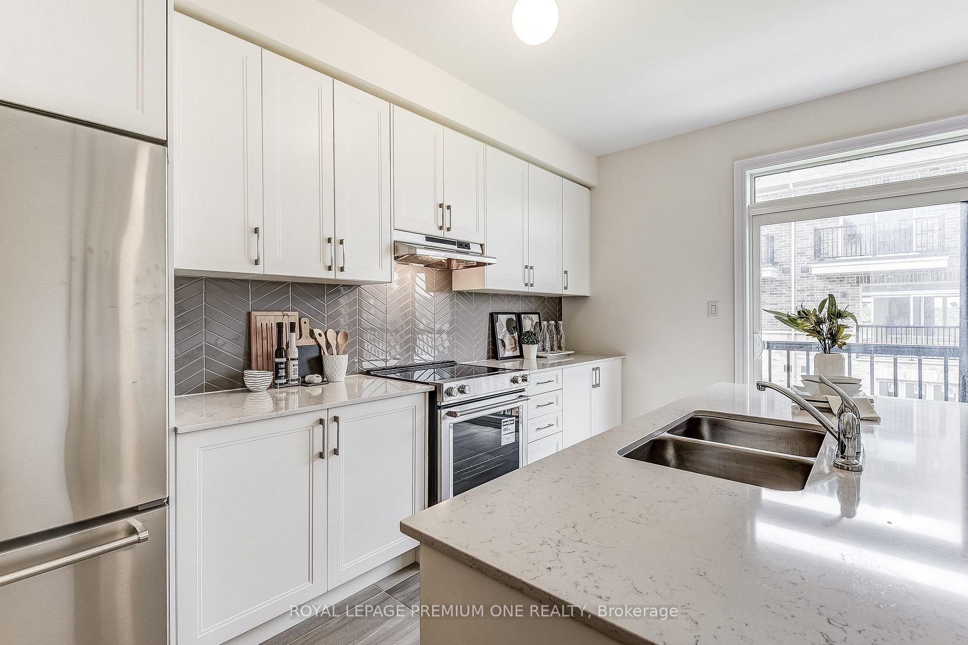 Photo 22 of 228 Tennant Circle, Vaughan, Vellore Village — HOMEH