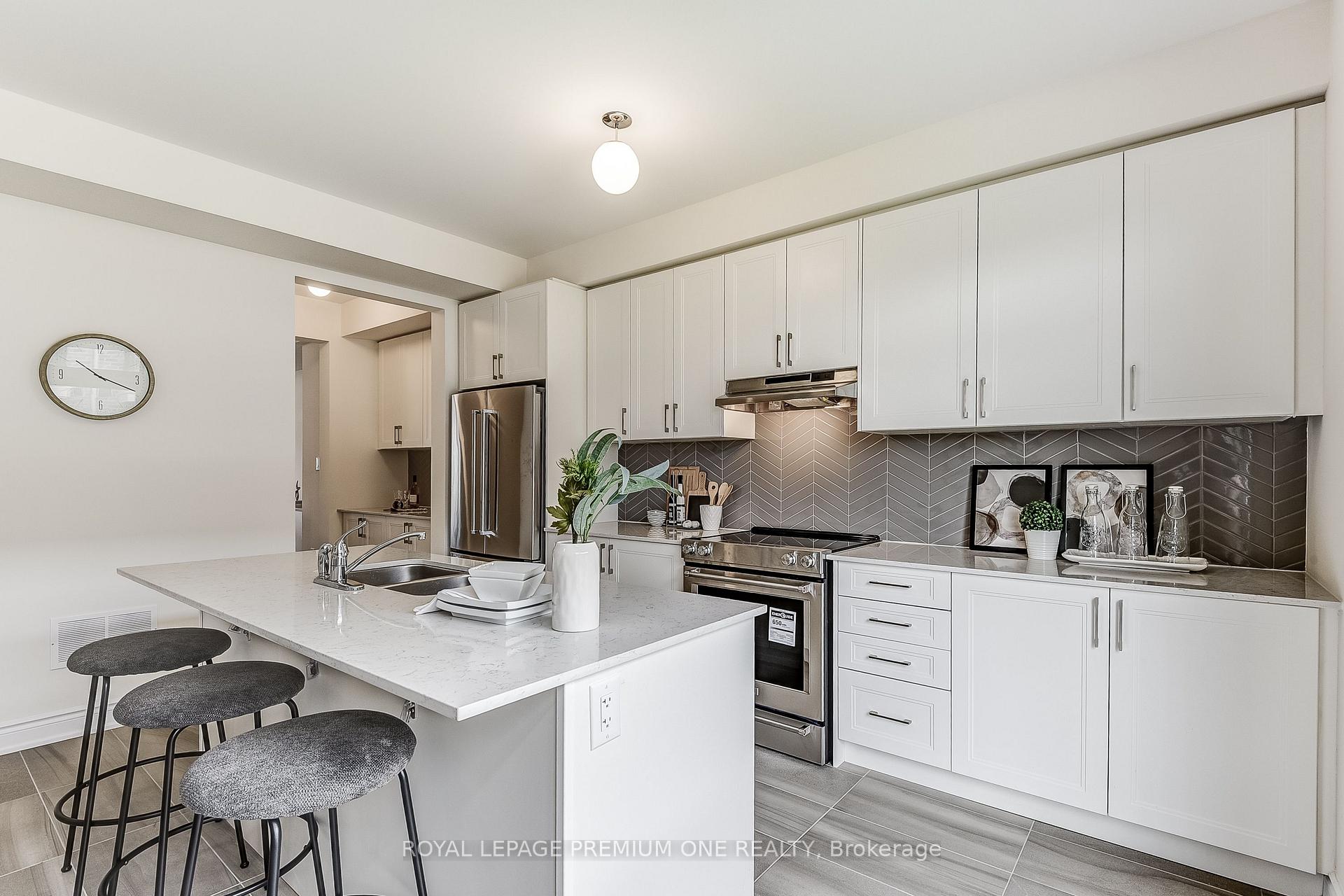 Photo 40 of 228 Tennant Circle, Vaughan, Vellore Village — HOMEH