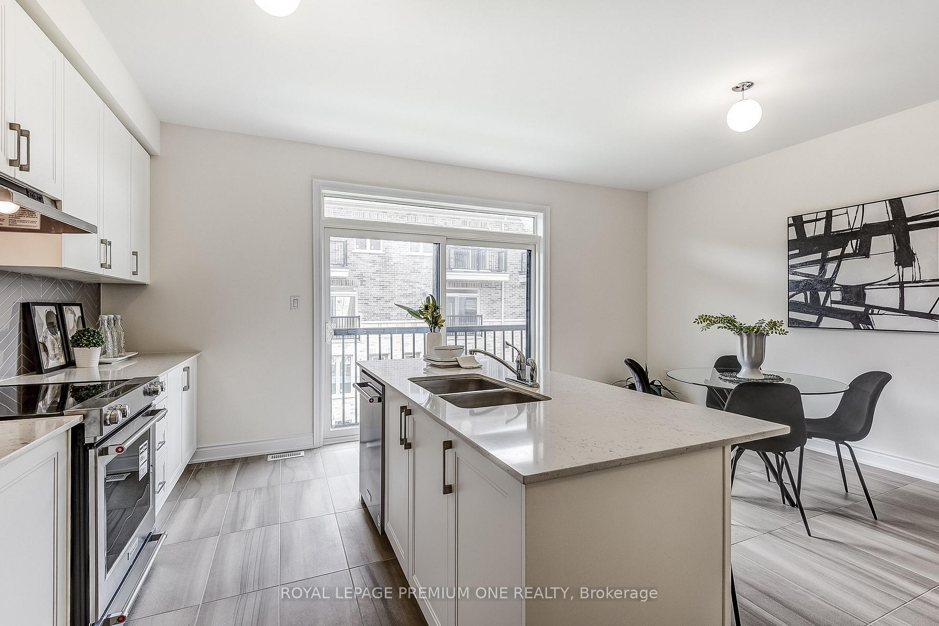Photo 18 of 228 Tennant Circle, Vaughan, Vellore Village — HOMEH