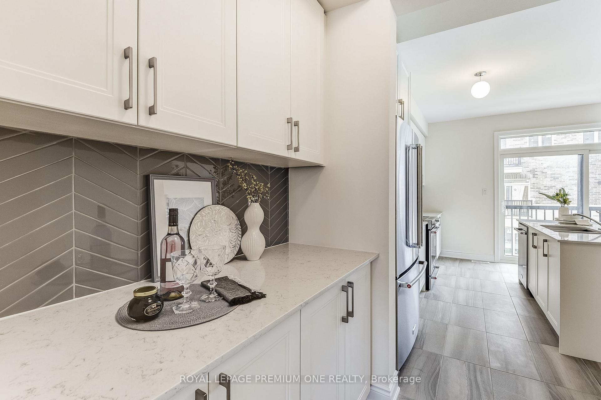 Photo 8 of 228 Tennant Circle, Vaughan, Vellore Village — HOMEH