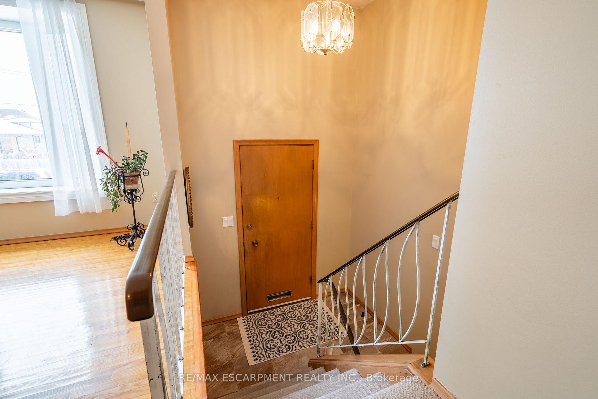 Photo 11 of 44 Capilano Drive, Hamilton, Vincent — HOMEH