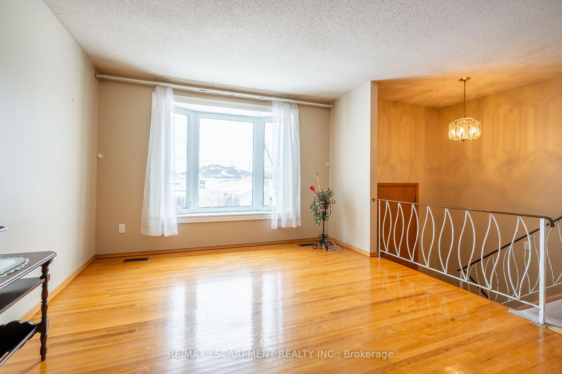 Photo 14 of 44 Capilano Drive, Hamilton, Vincent — HOMEH