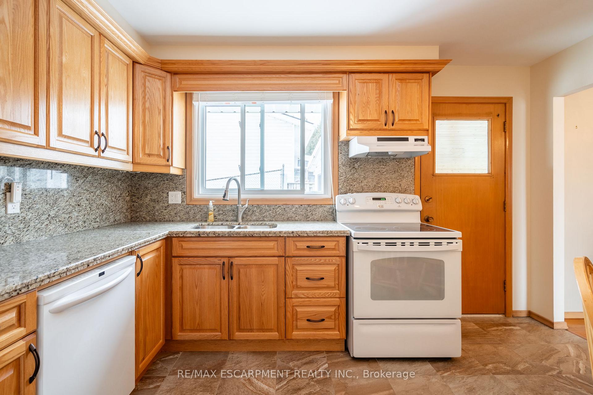 Photo 21 of 44 Capilano Drive, Hamilton, Vincent — HOMEH
