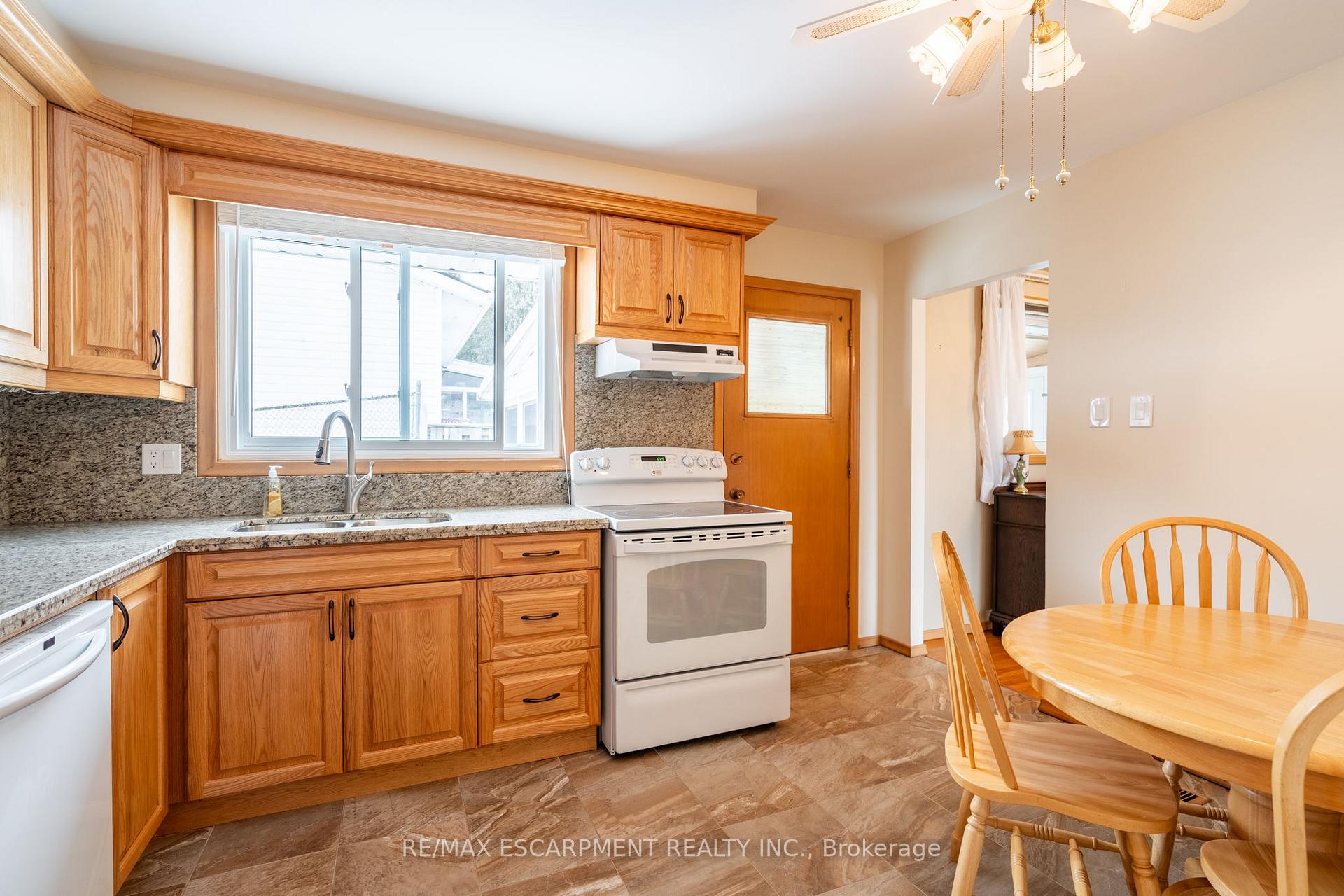 Photo 19 of 44 Capilano Drive, Hamilton, Vincent — HOMEH