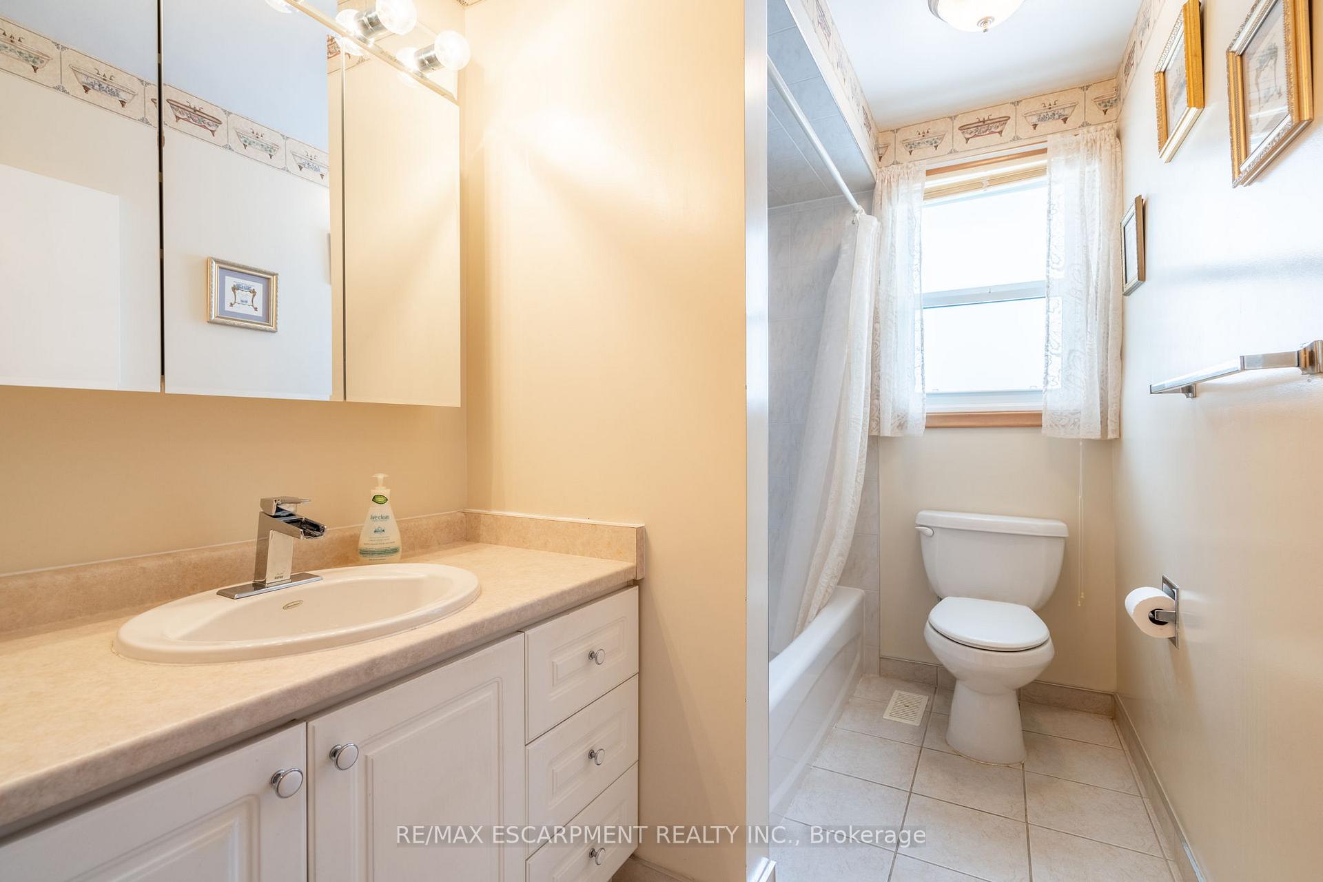 Photo 20 of 44 Capilano Drive, Hamilton, Vincent — HOMEH