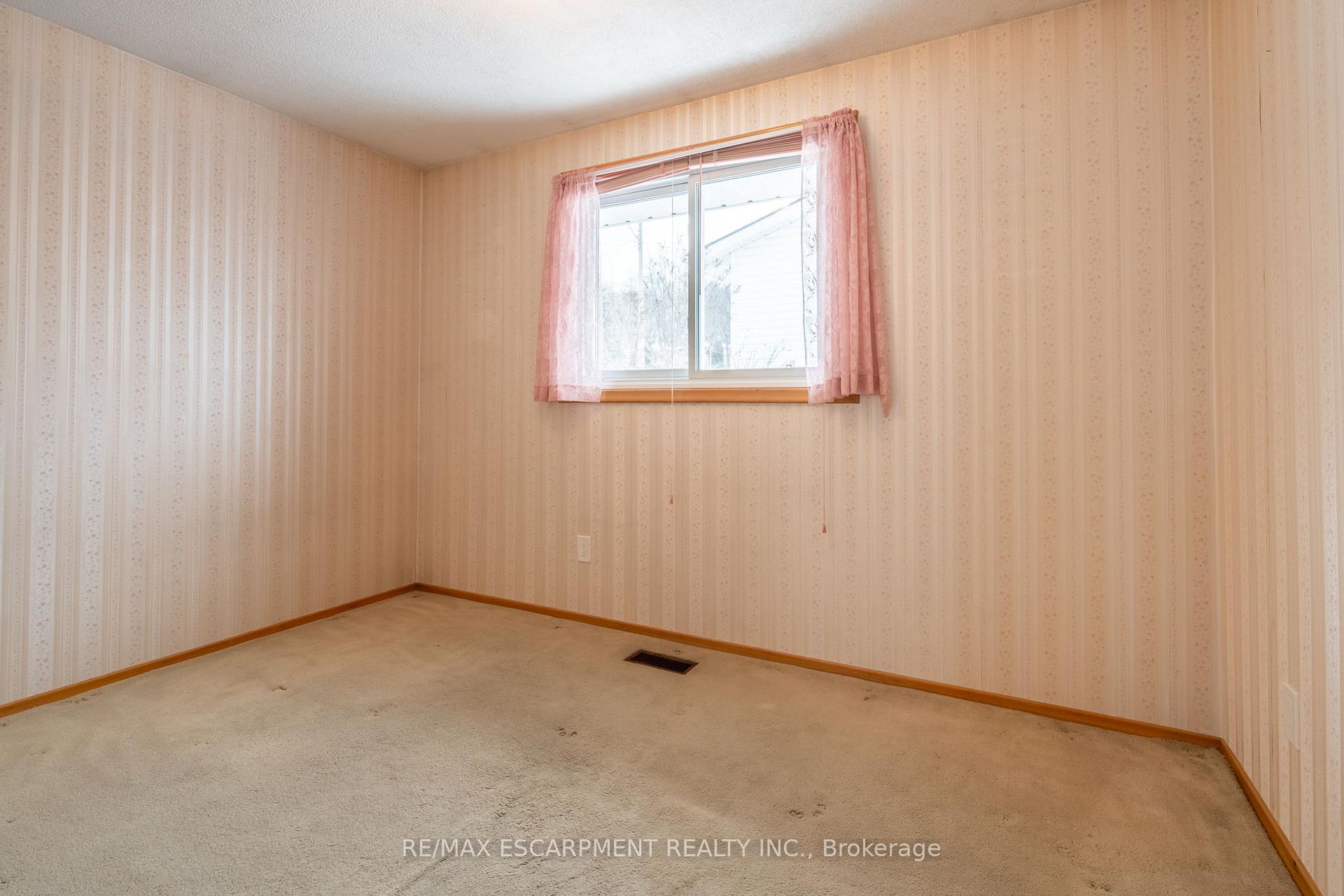 Photo 15 of 44 Capilano Drive, Hamilton, Vincent — HOMEH