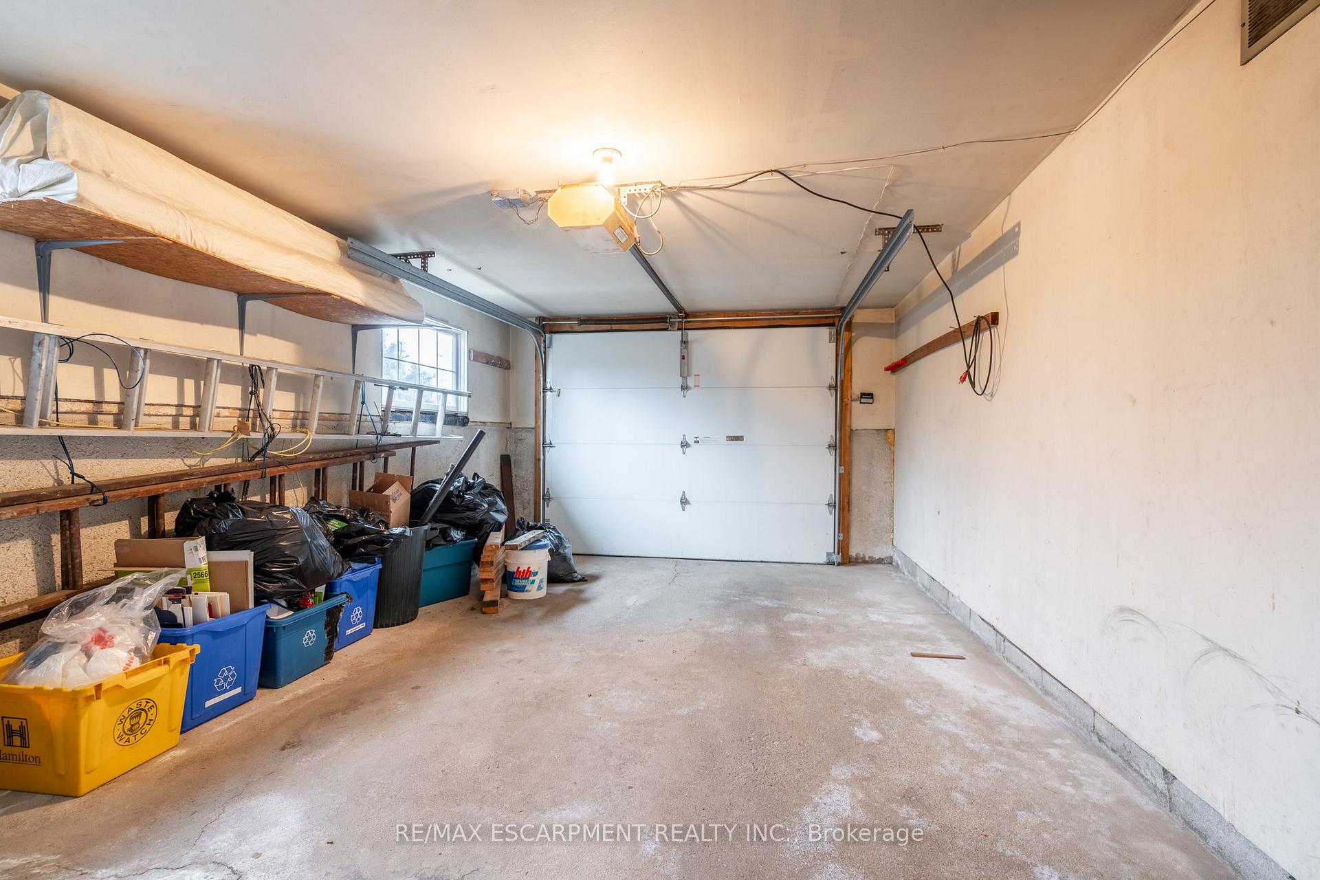 Photo 35 of 44 Capilano Drive, Hamilton, Vincent — HOMEH