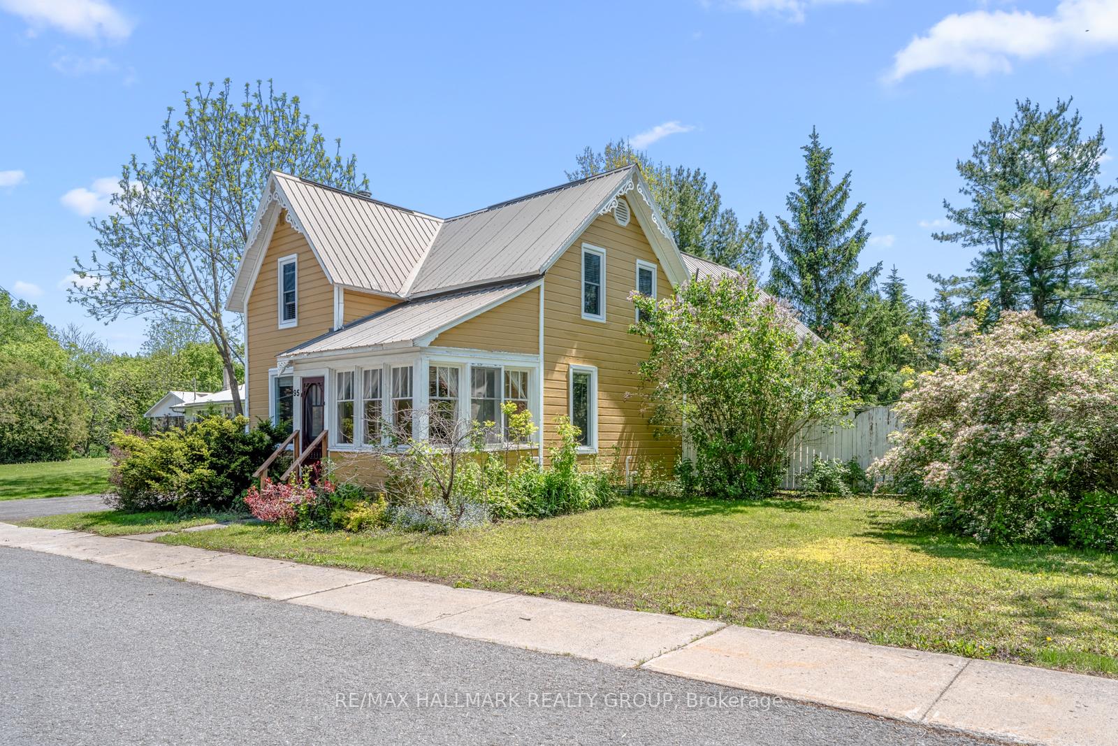 Front of 95 Morewood Street