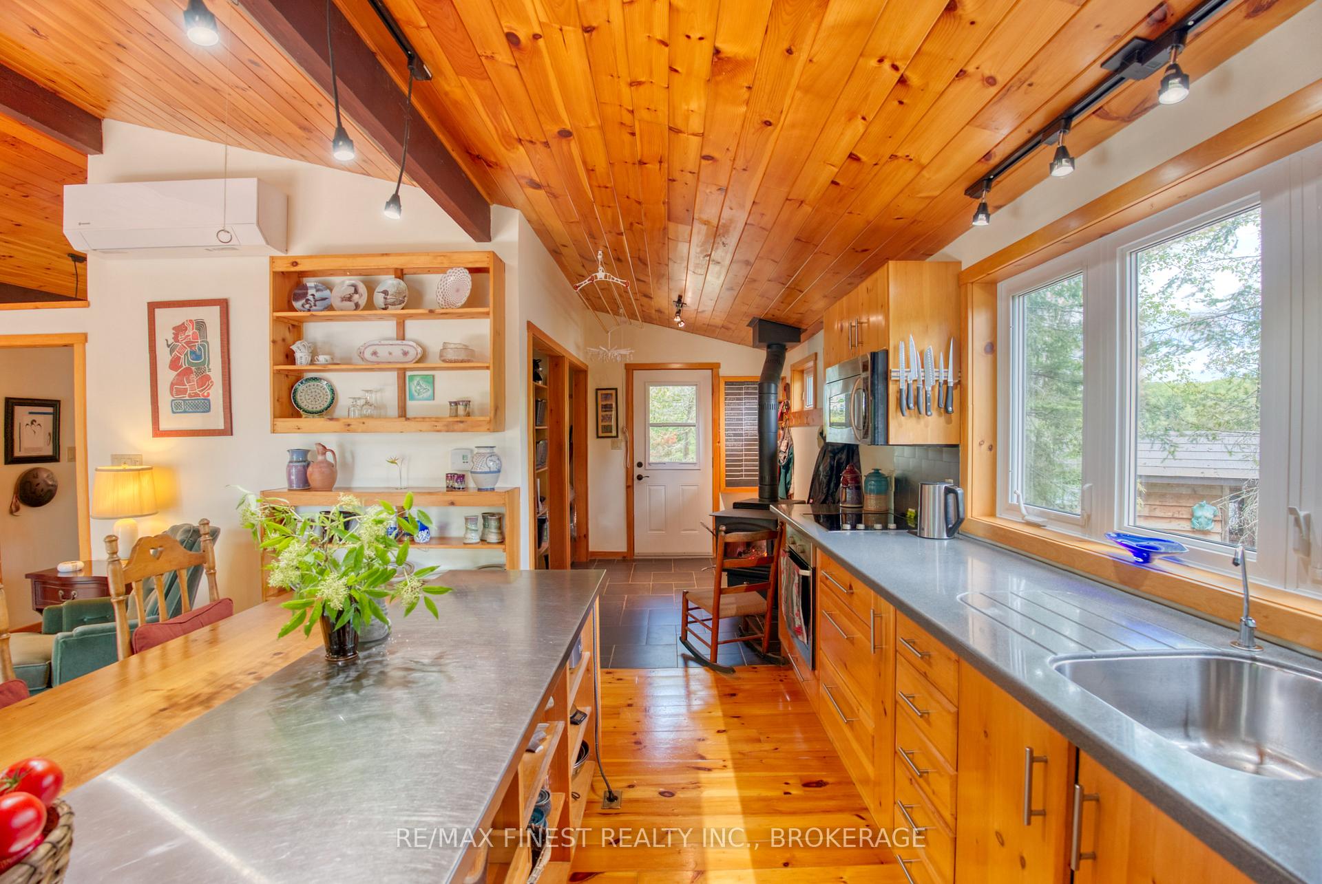 Photo 11 of 681 Charlotte Island, Frontenac, Frontenac Centre — HOMEH