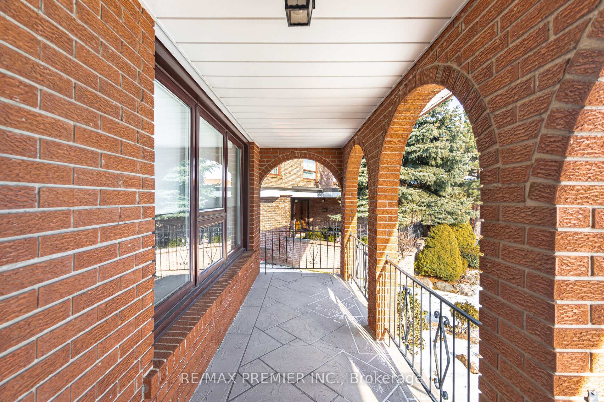 Photo 9 of 68 Lewis Drive, Vaughan, West Woodbridge — HOMEH