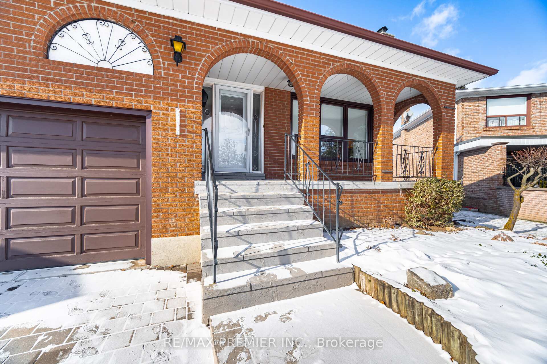 Photo 6 of 68 Lewis Drive, Vaughan, West Woodbridge — HOMEH
