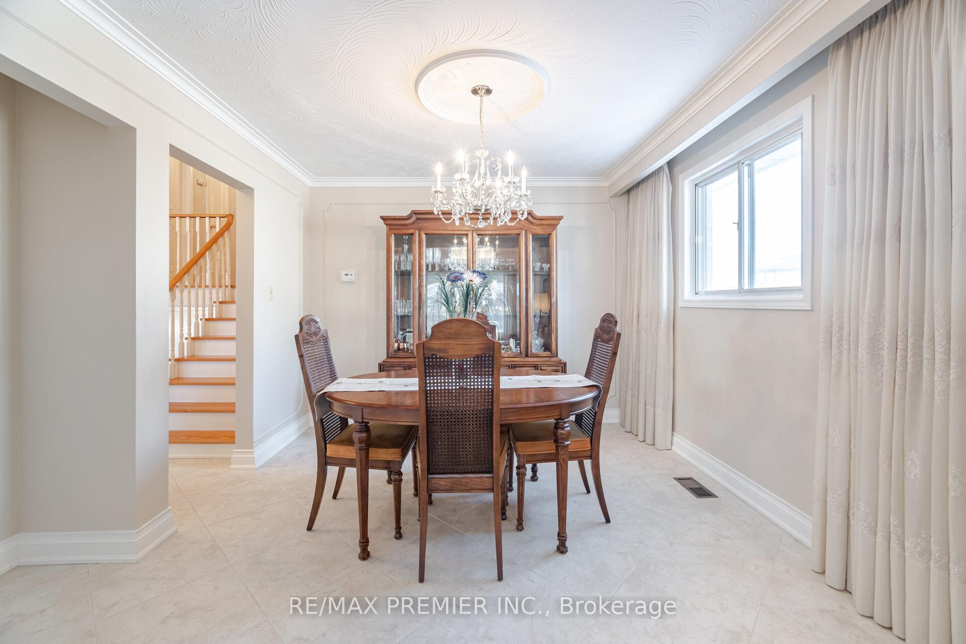 Photo 10 of 68 Lewis Drive, Vaughan, West Woodbridge — HOMEH