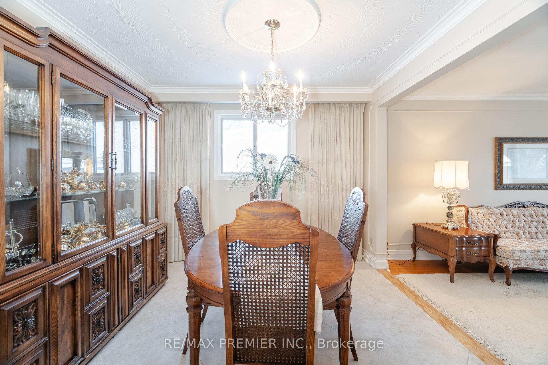 Photo 12 of 68 Lewis Drive, Vaughan, West Woodbridge — HOMEH