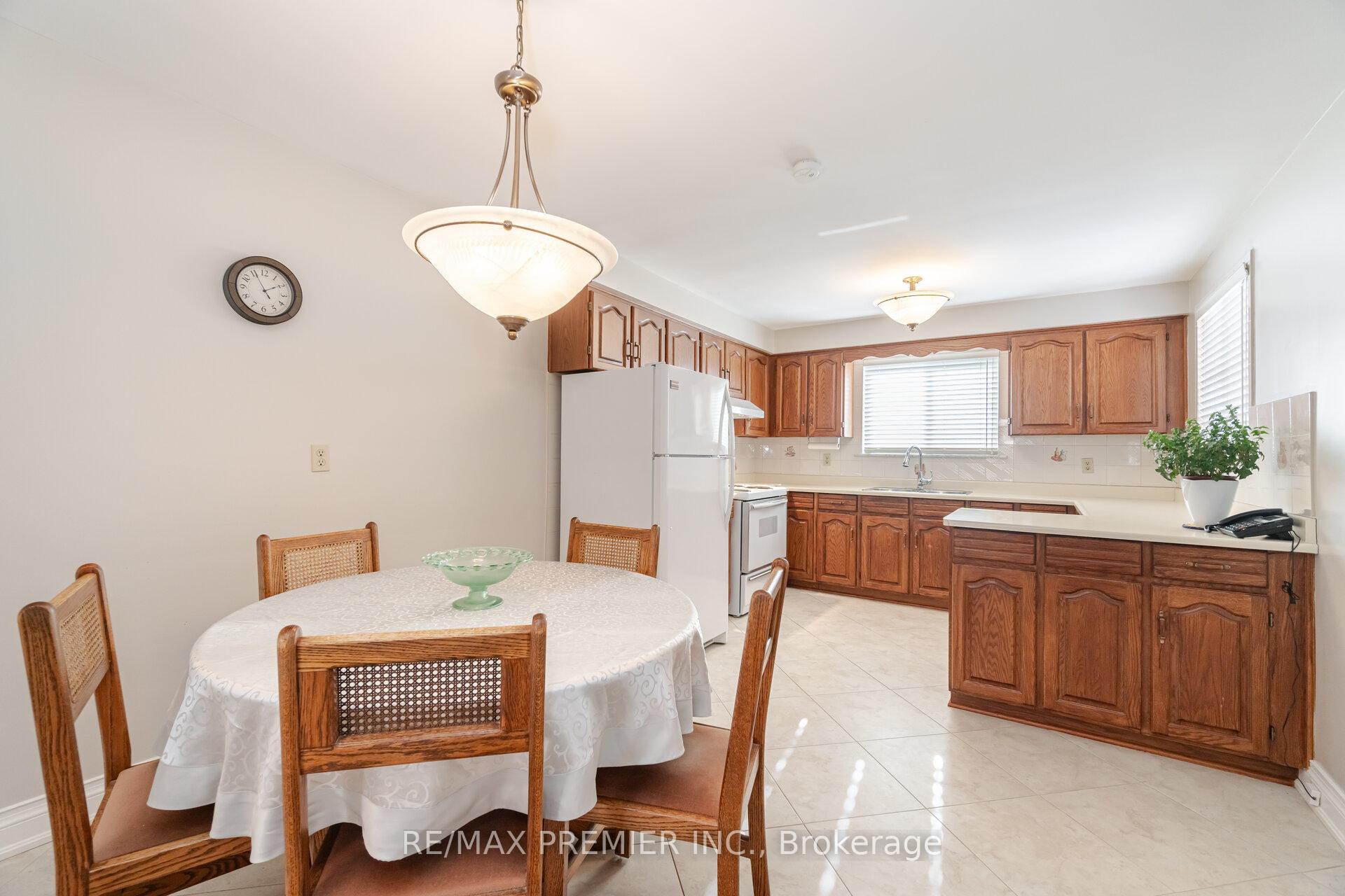 Photo 14 of 68 Lewis Drive, Vaughan, West Woodbridge — HOMEH