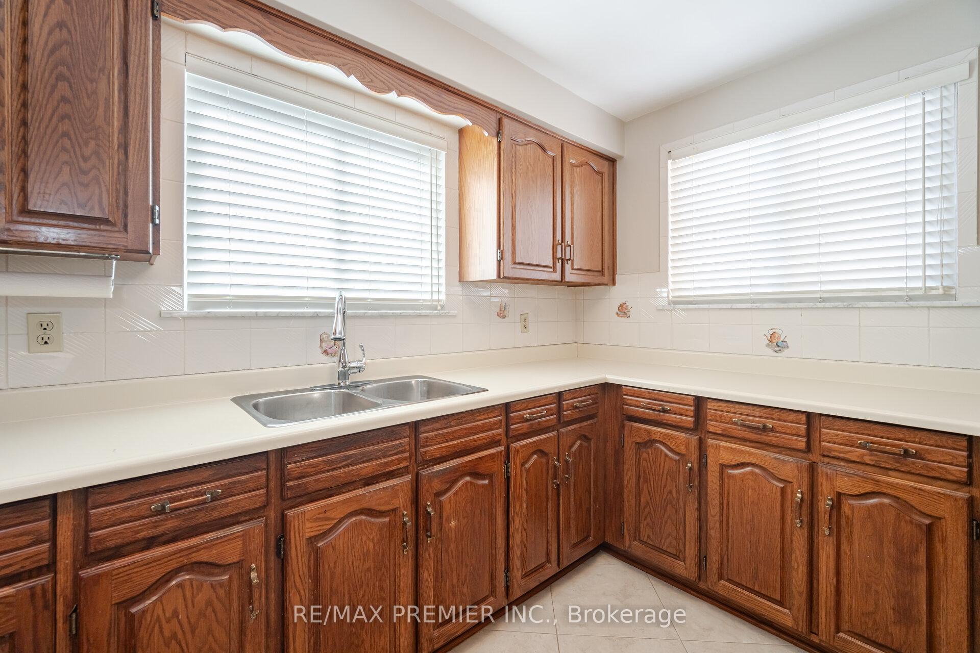 Photo 15 of 68 Lewis Drive, Vaughan, West Woodbridge — HOMEH