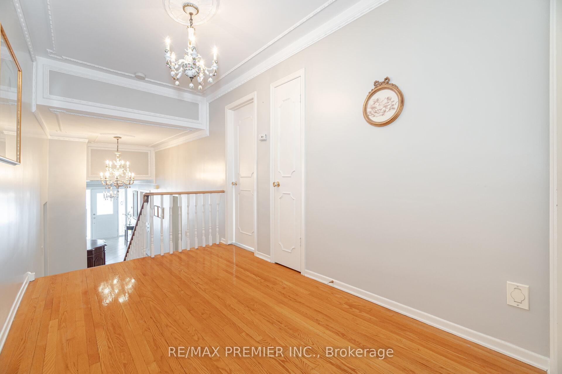 Photo 17 of 68 Lewis Drive, Vaughan, West Woodbridge — HOMEH