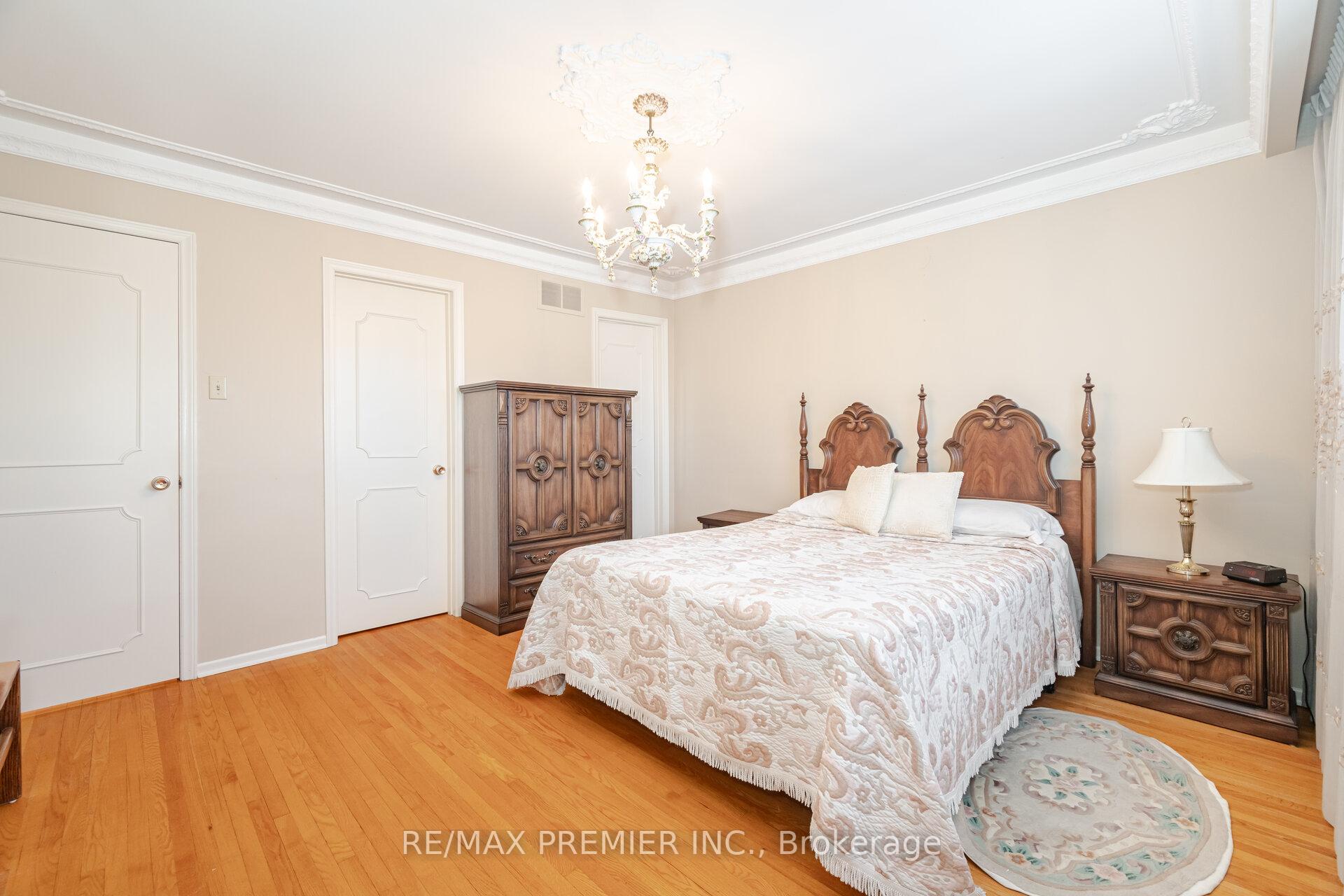 Photo 19 of 68 Lewis Drive, Vaughan, West Woodbridge — HOMEH