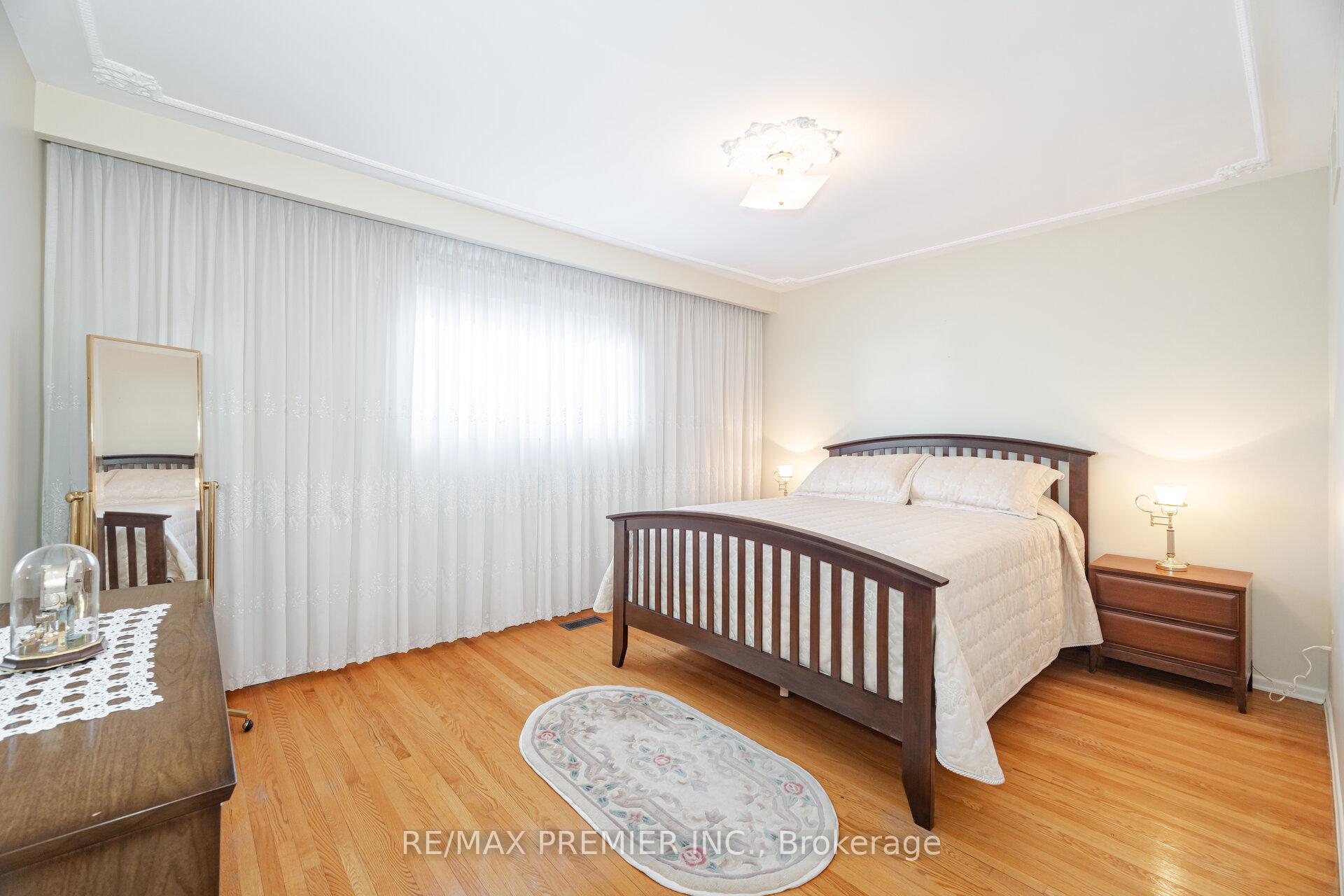 Photo 23 of 68 Lewis Drive, Vaughan, West Woodbridge — HOMEH