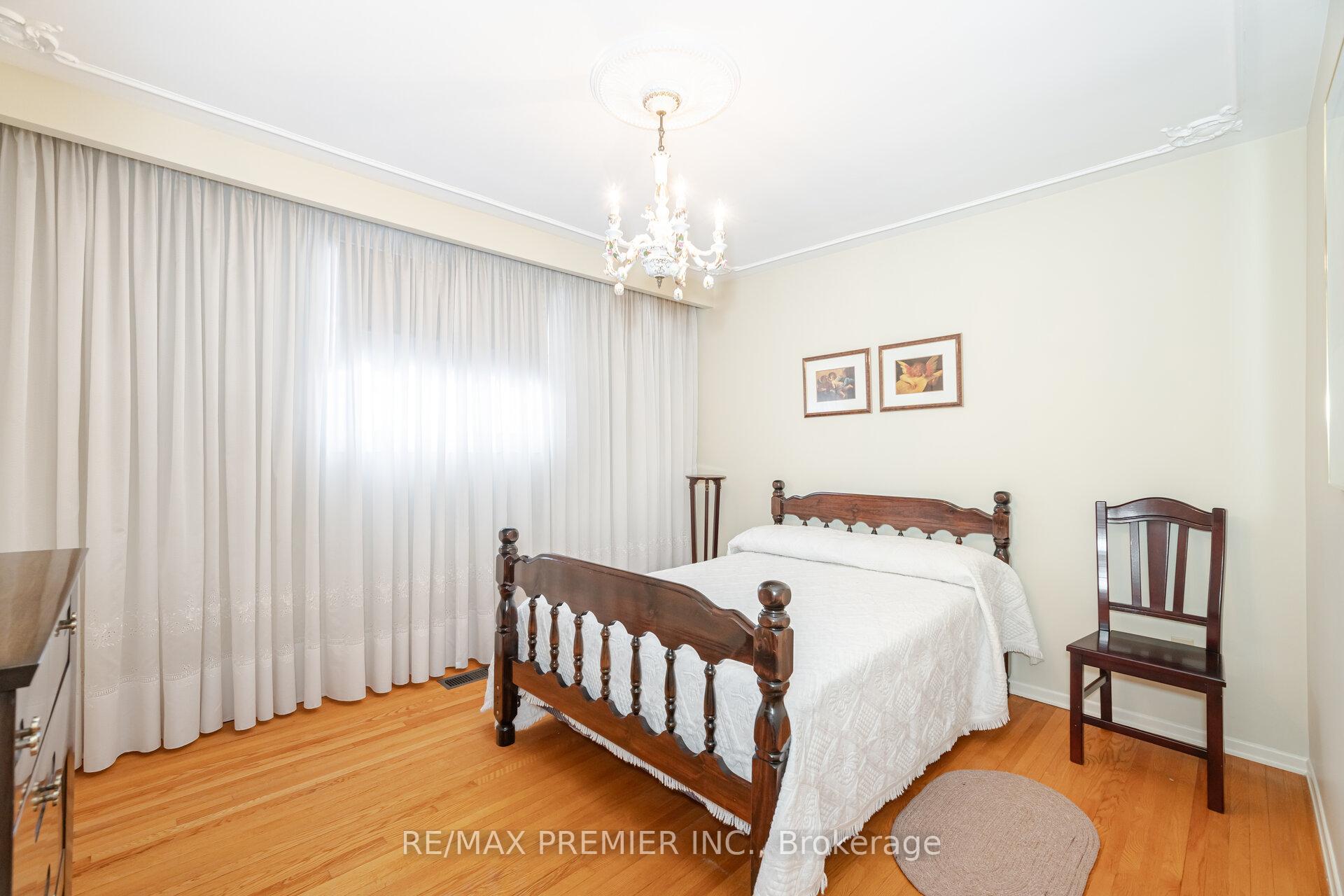 Photo 21 of 68 Lewis Drive, Vaughan, West Woodbridge — HOMEH