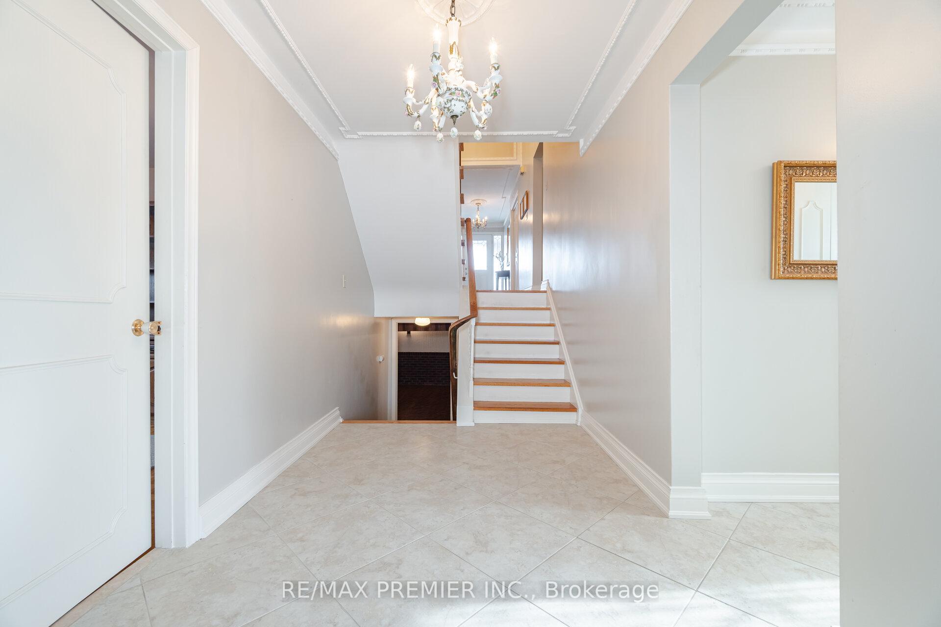 Photo 25 of 68 Lewis Drive, Vaughan, West Woodbridge — HOMEH