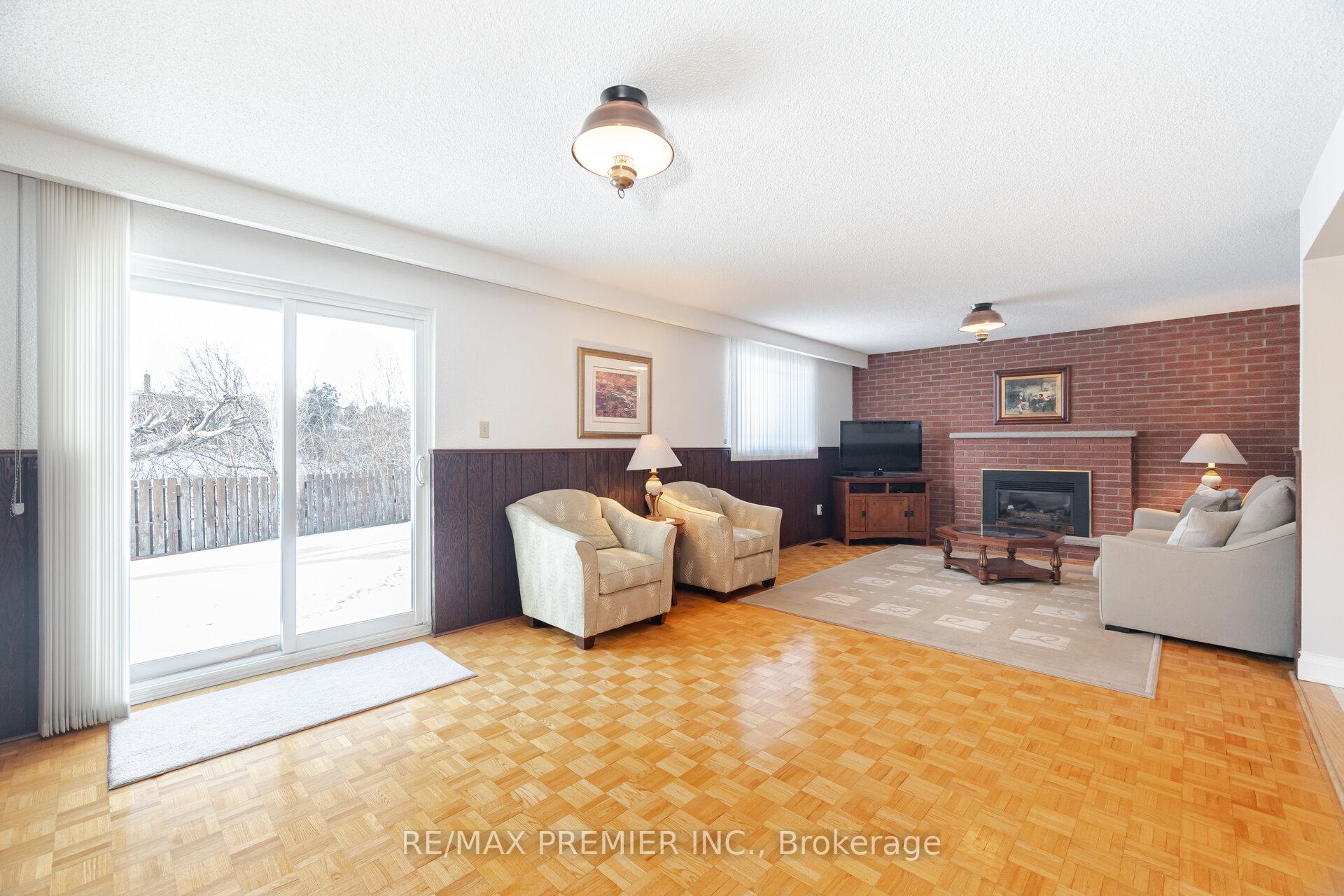 Photo 29 of 68 Lewis Drive, Vaughan, West Woodbridge — HOMEH