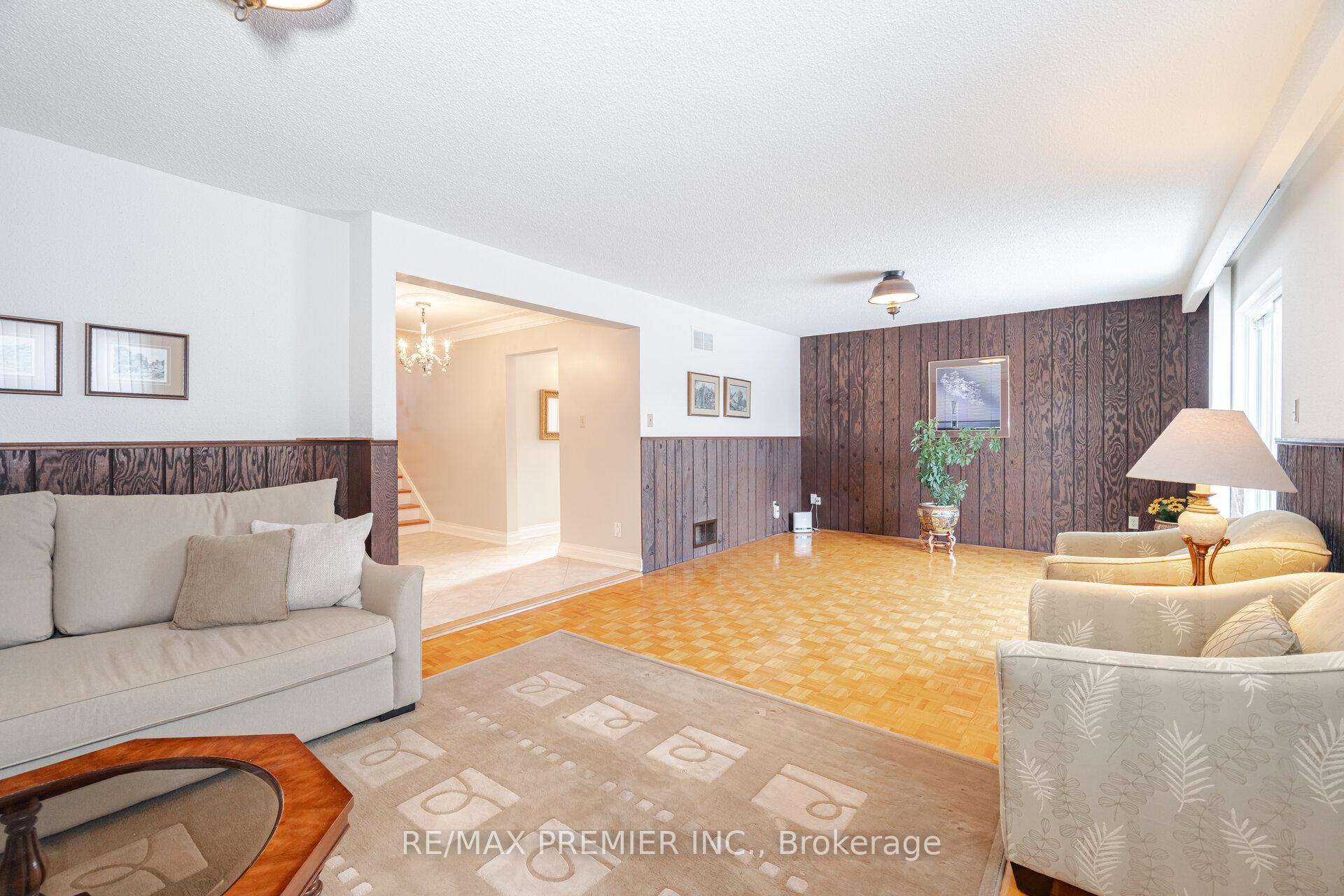 Photo 33 of 68 Lewis Drive, Vaughan, West Woodbridge — HOMEH