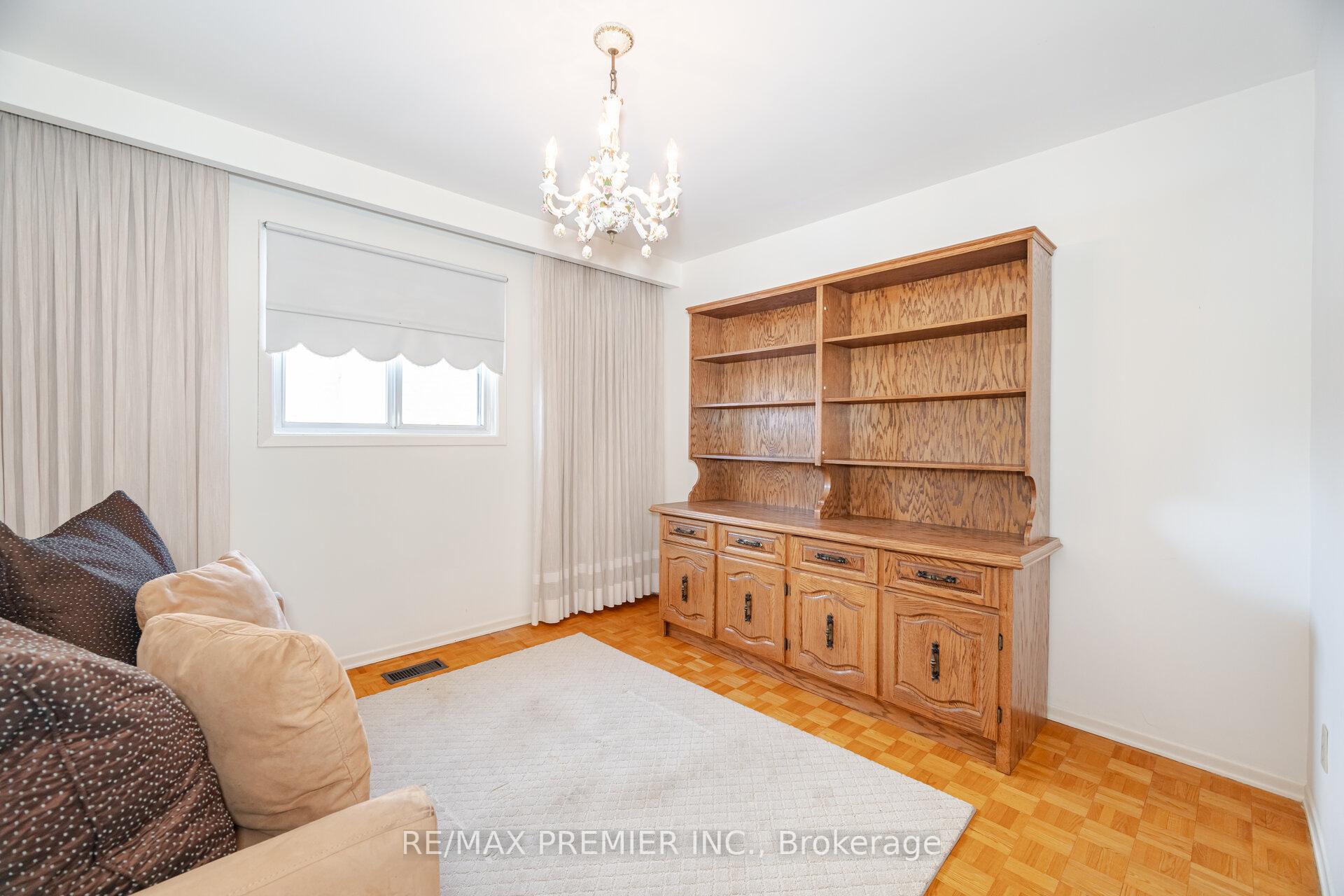 Photo 22 of 68 Lewis Drive, Vaughan, West Woodbridge — HOMEH