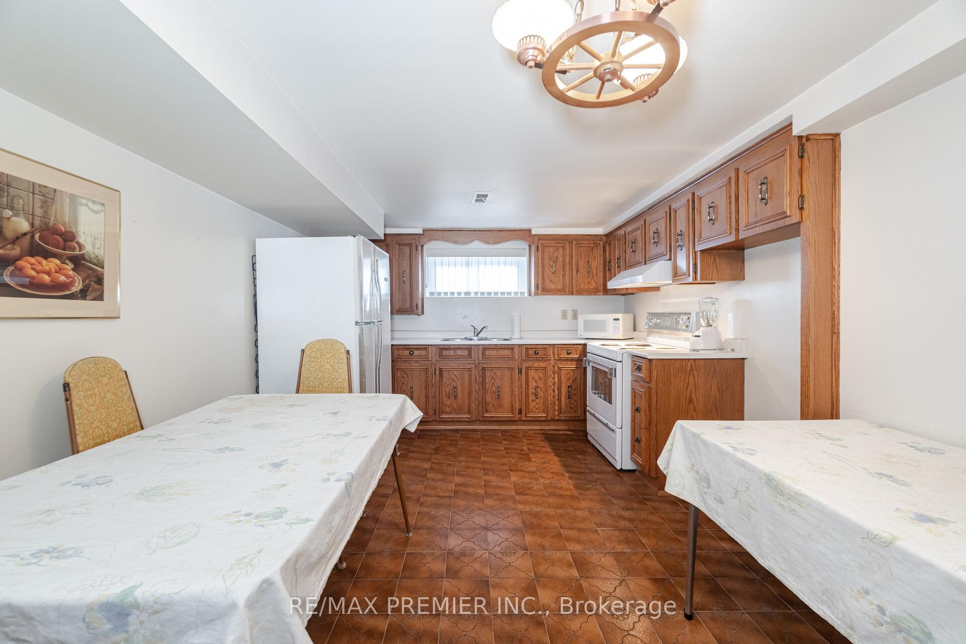 Photo 32 of 68 Lewis Drive, Vaughan, West Woodbridge — HOMEH