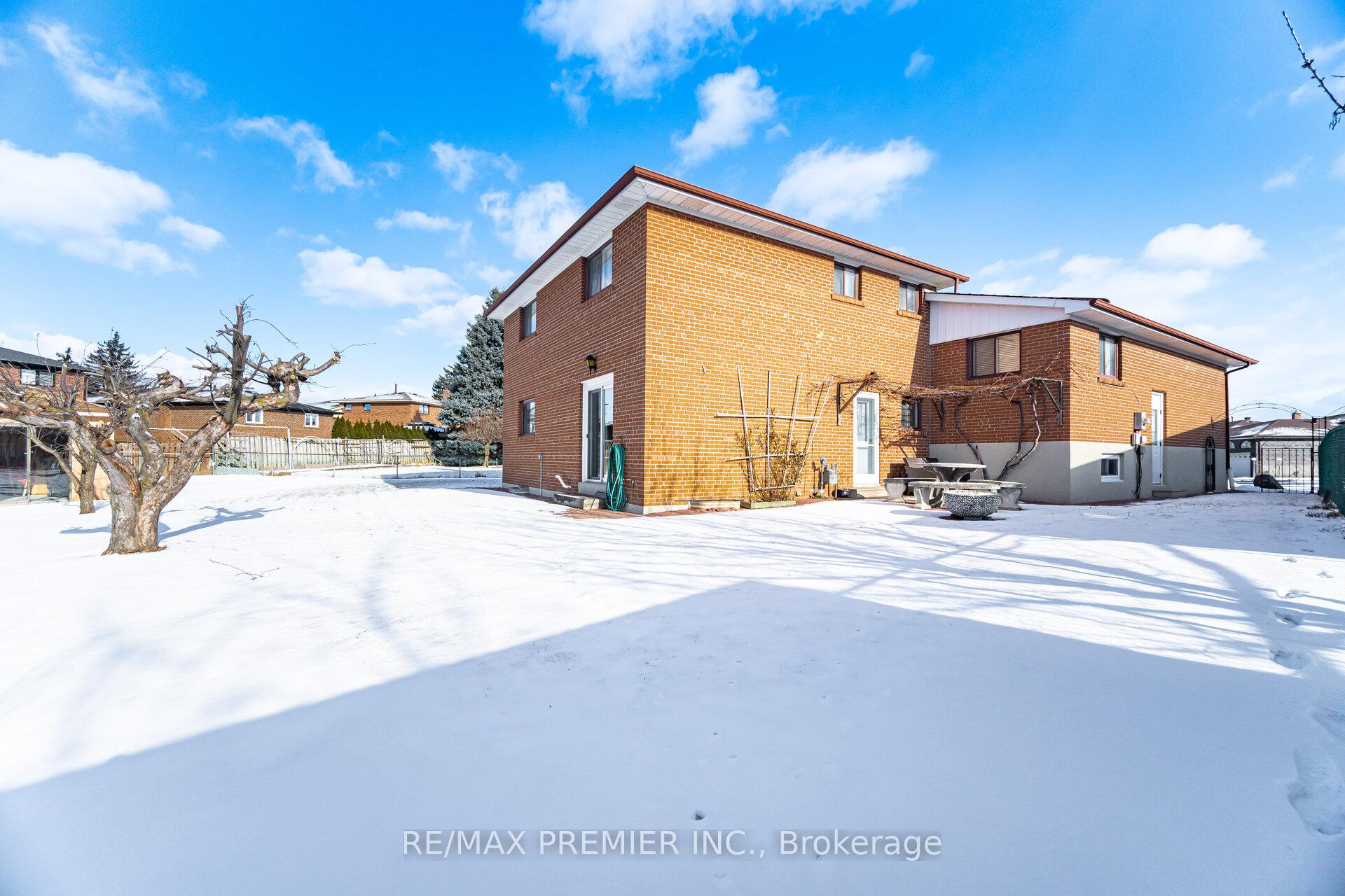 Photo 16 of 68 Lewis Drive, Vaughan, West Woodbridge — HOMEH