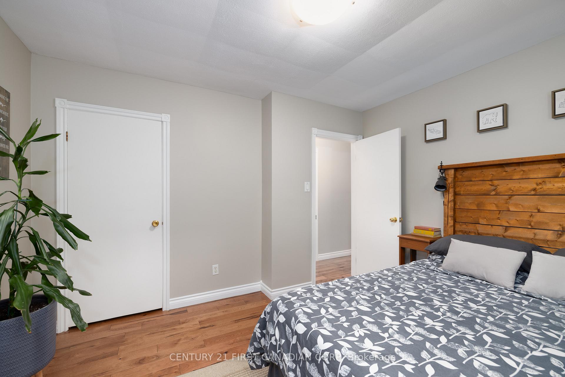 Photo 10 of 279 Alma Street, St. Thomas — HOMEH