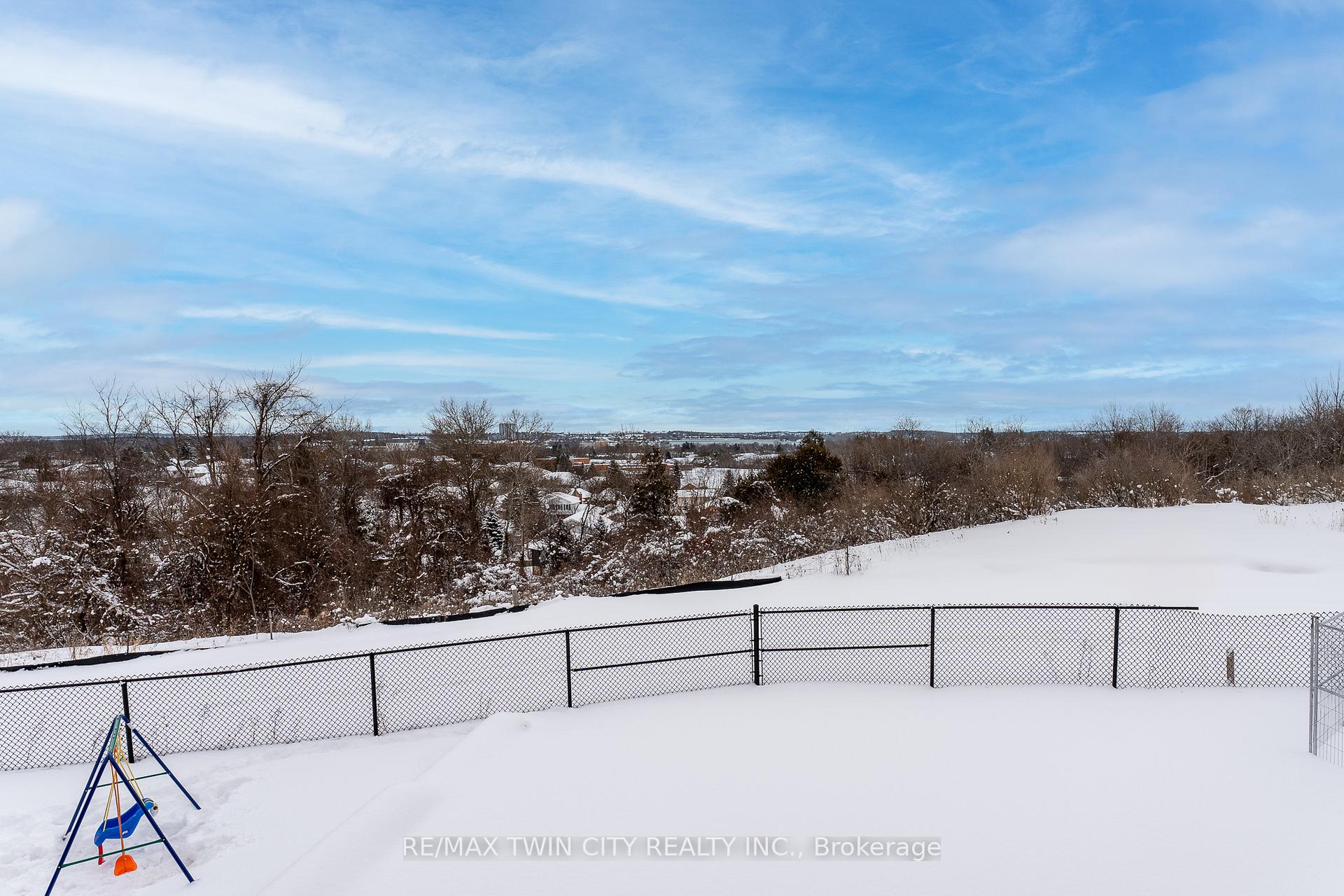 Photo 4 of 75 Crossmore Crescent, Cambridge — HOMEH