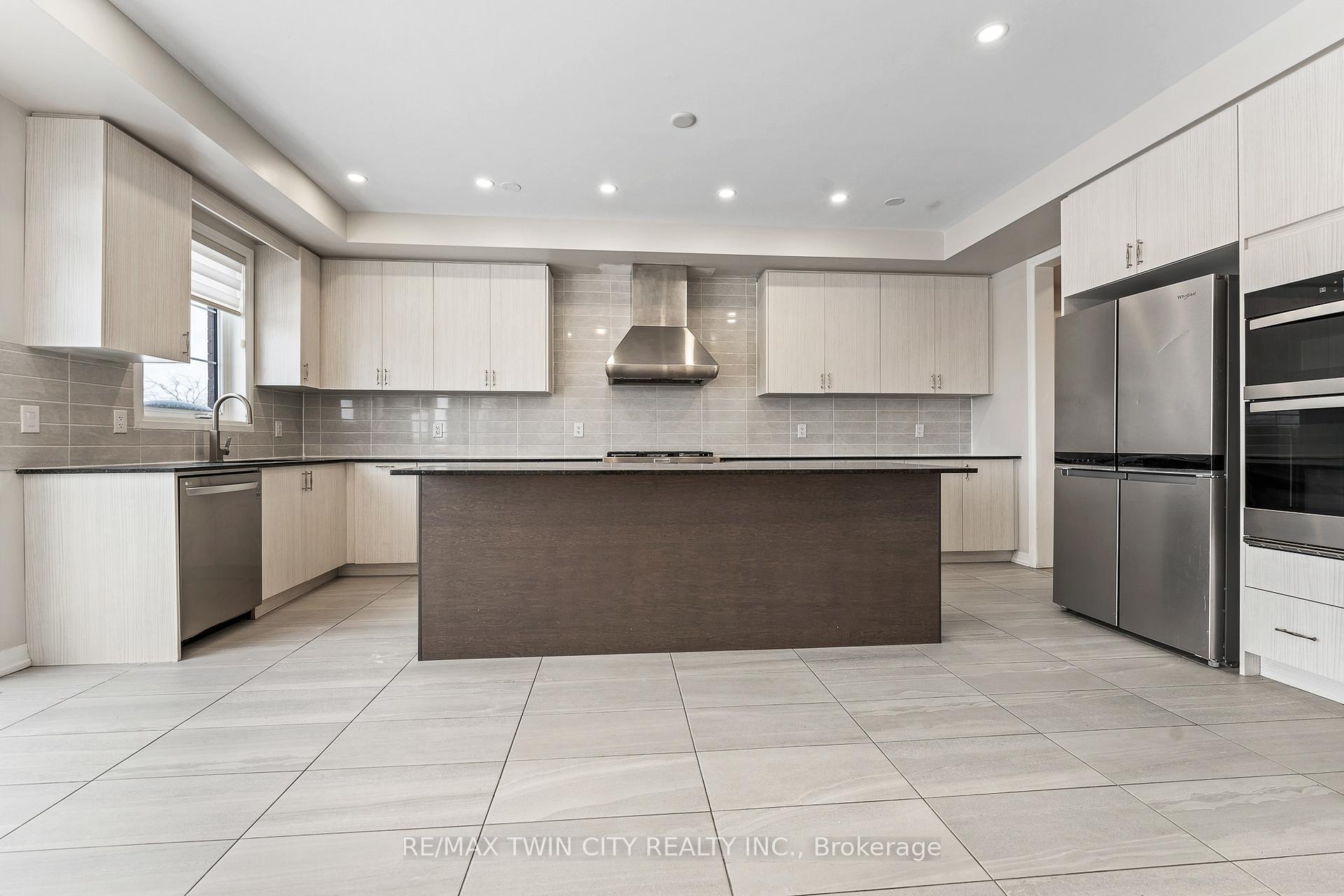 Photo 15 of 75 Crossmore Crescent, Cambridge — HOMEH