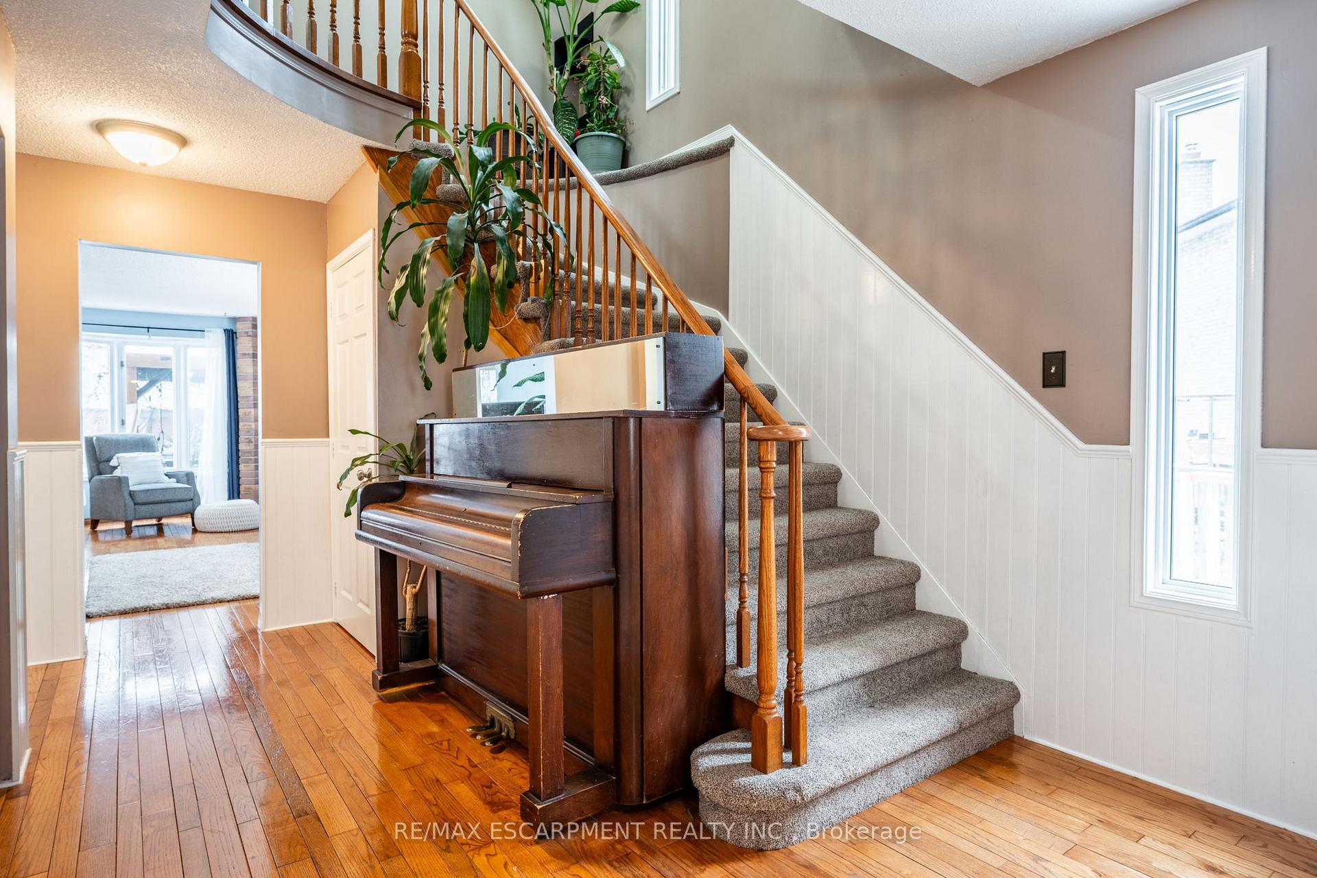 Photo 2 of 30 Salina Place, Hamilton, Stoney Creek — HOMEH
