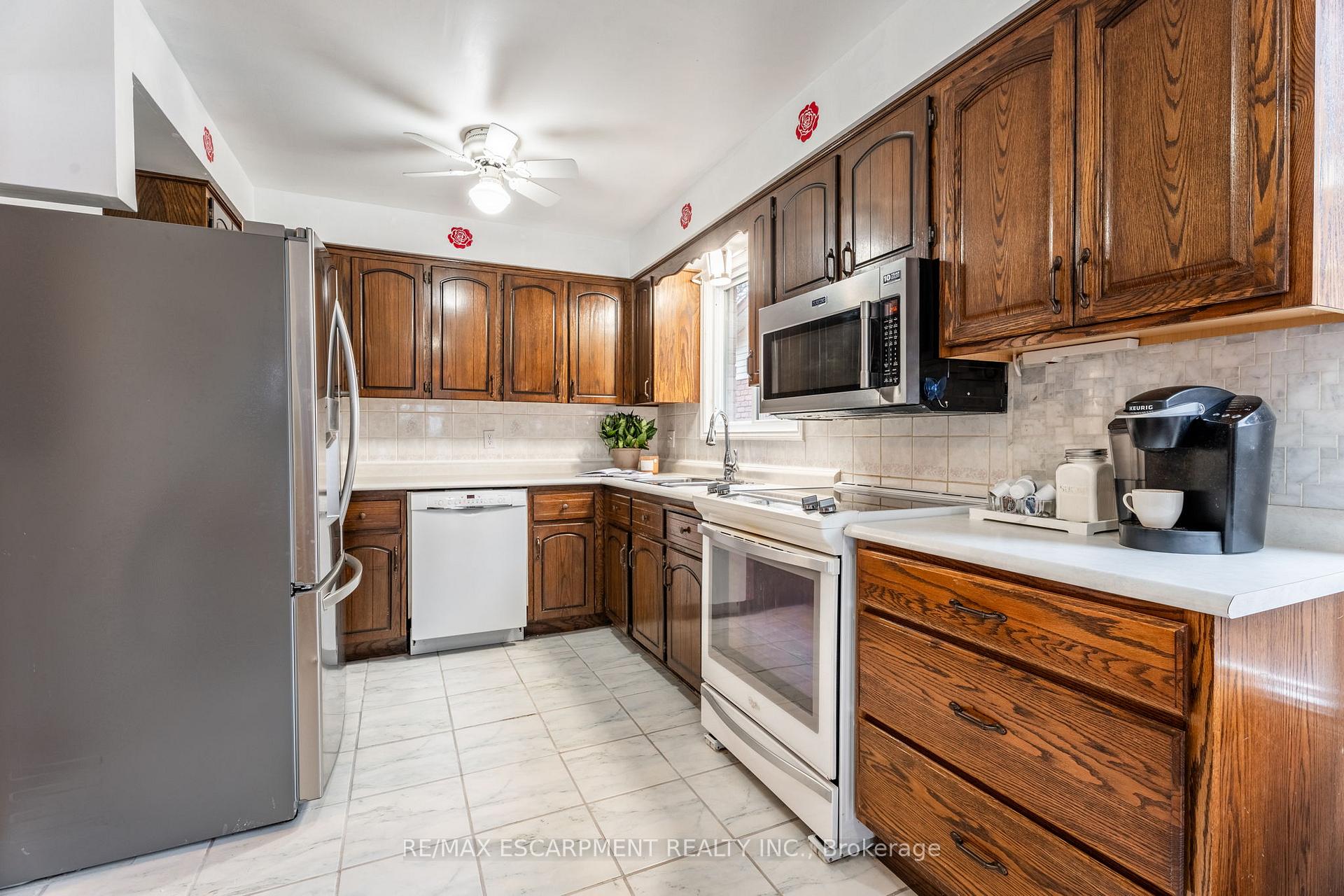 Photo 10 of 30 Salina Place, Hamilton, Stoney Creek — HOMEH