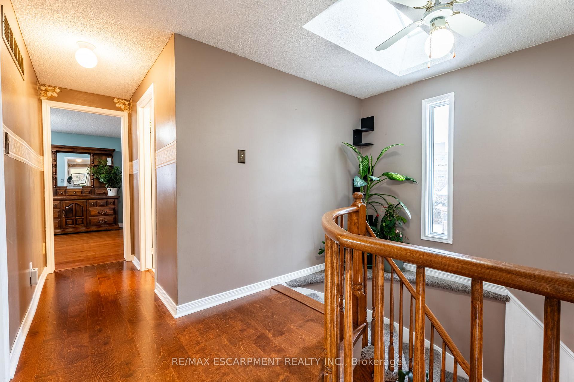 Photo 15 of 30 Salina Place, Hamilton, Stoney Creek — HOMEH