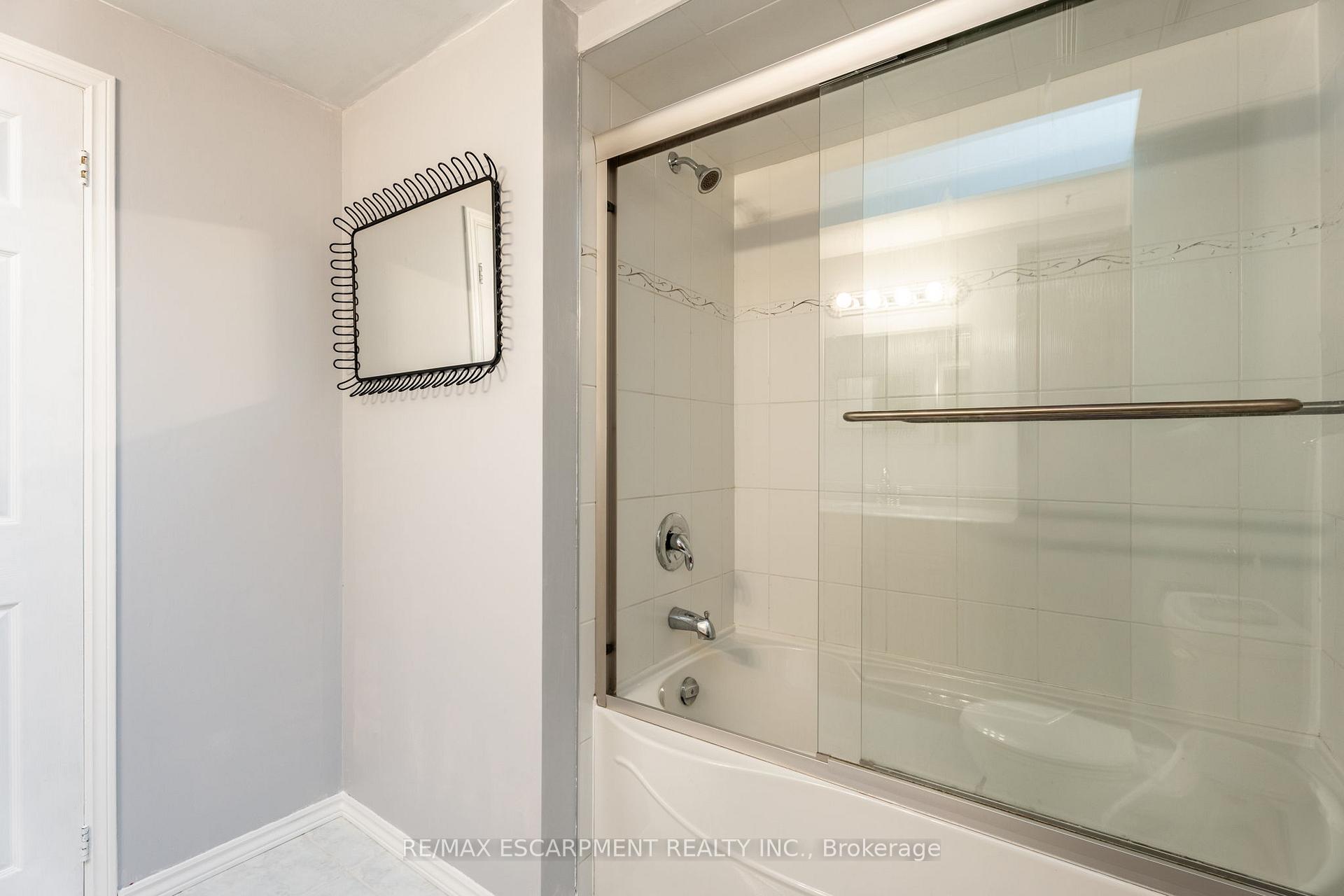 Photo 21 of 30 Salina Place, Hamilton, Stoney Creek — HOMEH