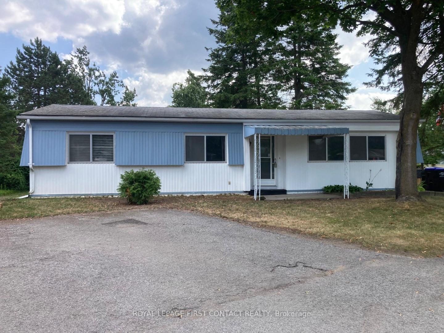Photo 8 of 2 Yew Court, Innisfil, Rural Innisfil — HOMEH