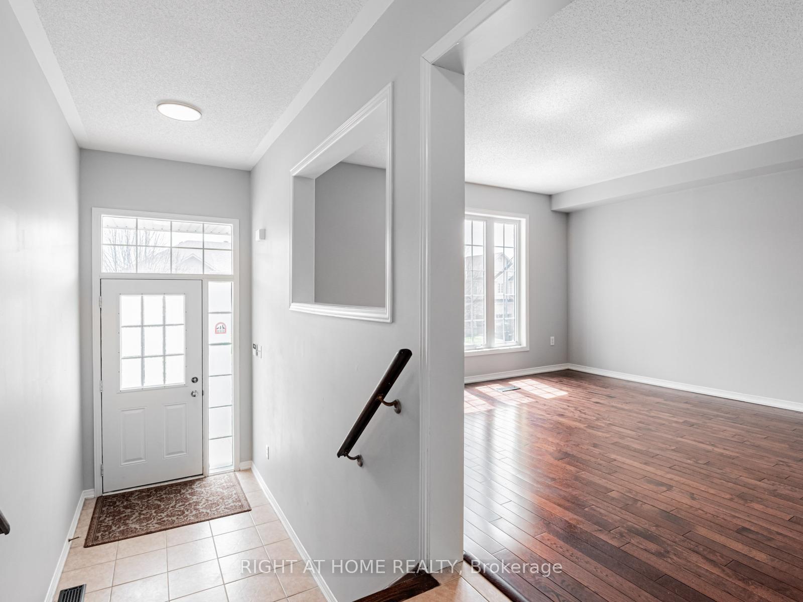 Photo 11 of 44 Martell Gate, Aurora, Bayview Northeast — HOMEH