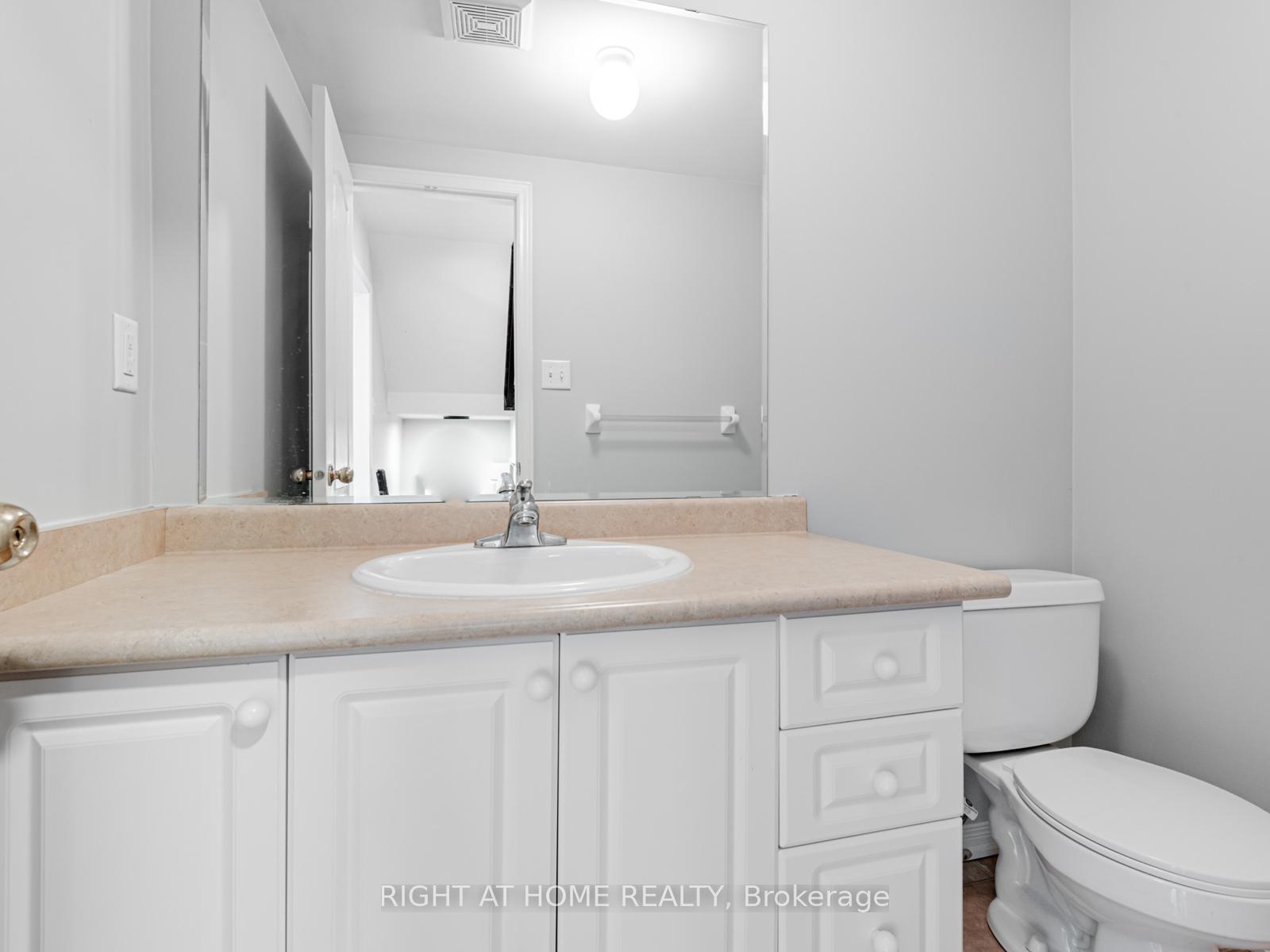 Photo 10 of 44 Martell Gate, Aurora, Bayview Northeast — HOMEH