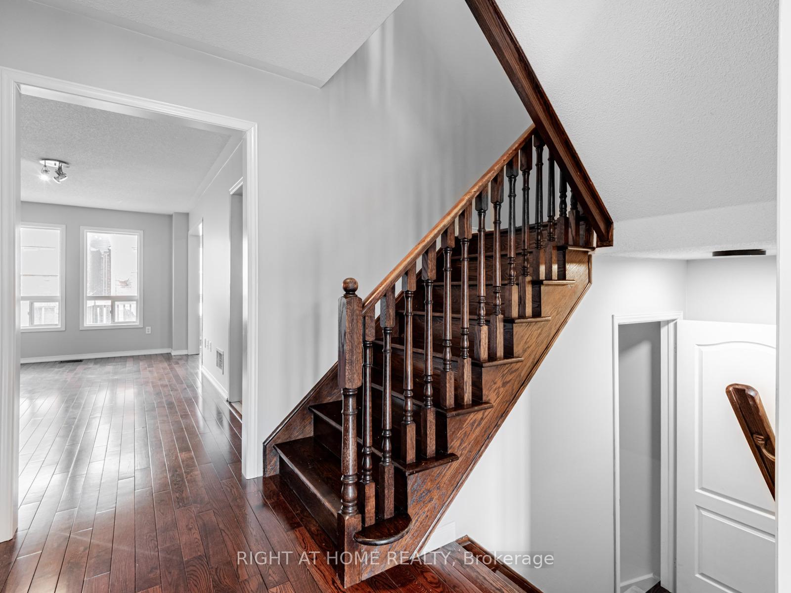 Photo 6 of 44 Martell Gate, Aurora, Bayview Northeast — HOMEH