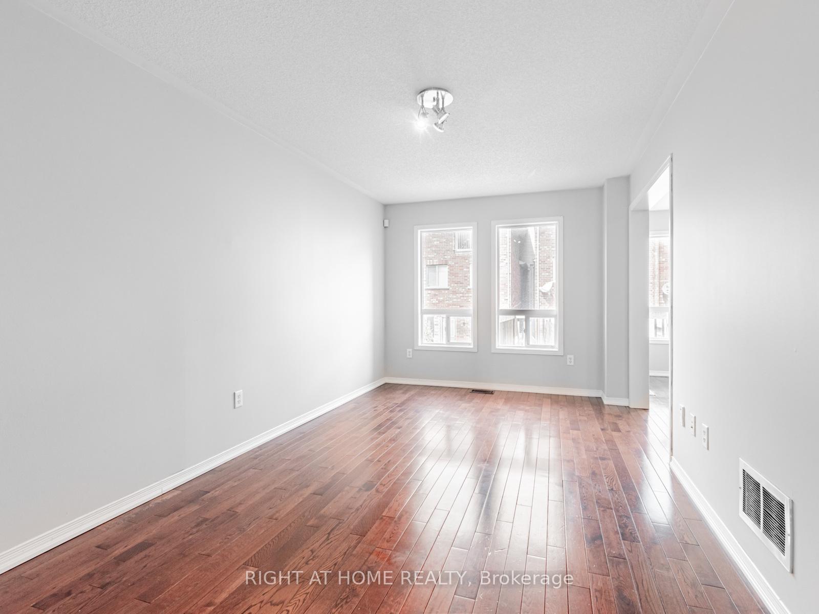 Photo 5 of 44 Martell Gate, Aurora, Bayview Northeast — HOMEH