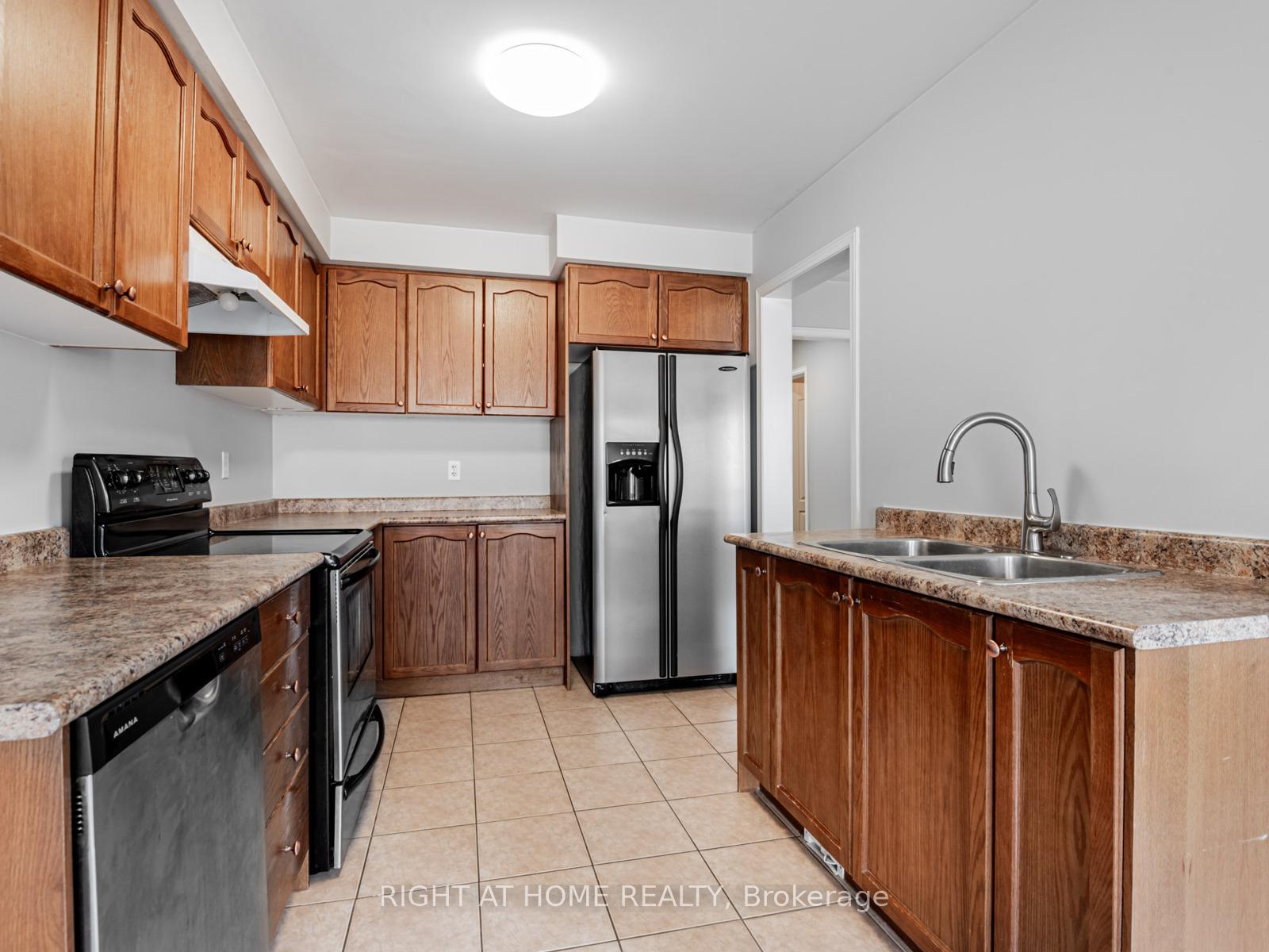 Photo 9 of 44 Martell Gate, Aurora, Bayview Northeast — HOMEH