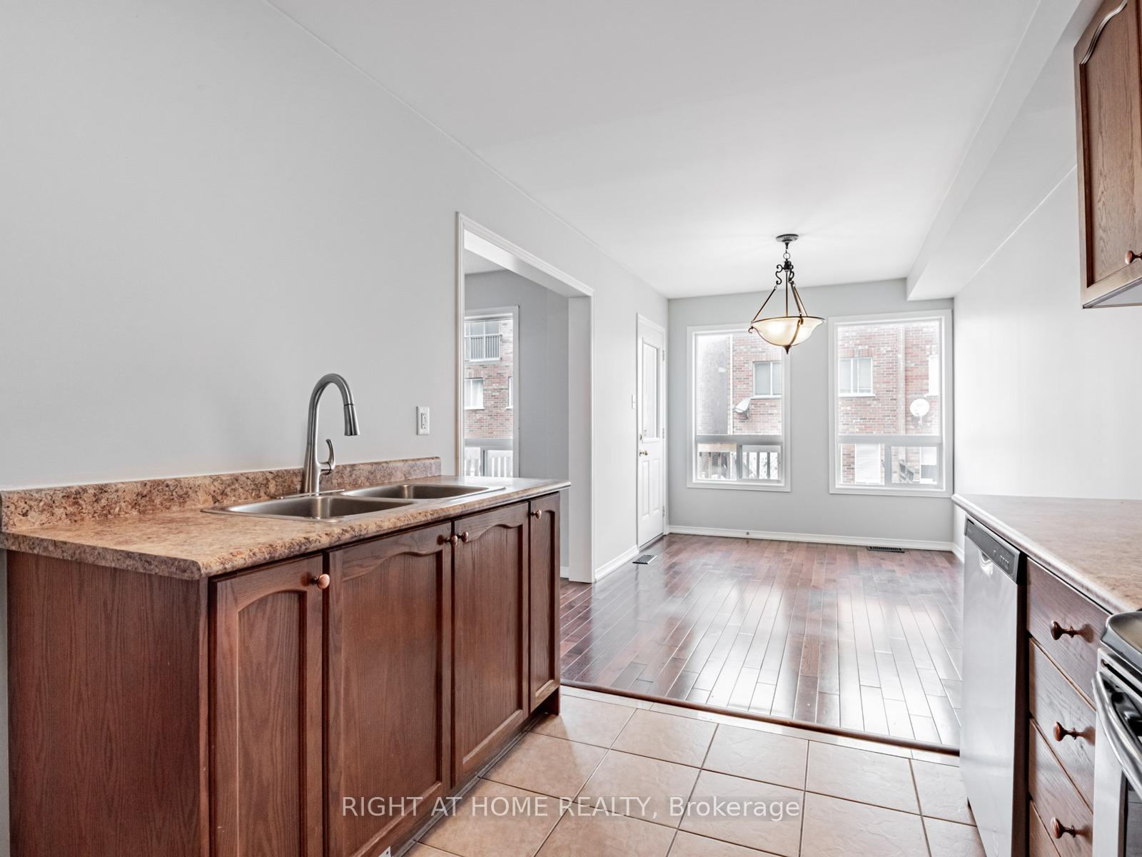 Photo 14 of 44 Martell Gate, Aurora, Bayview Northeast — HOMEH